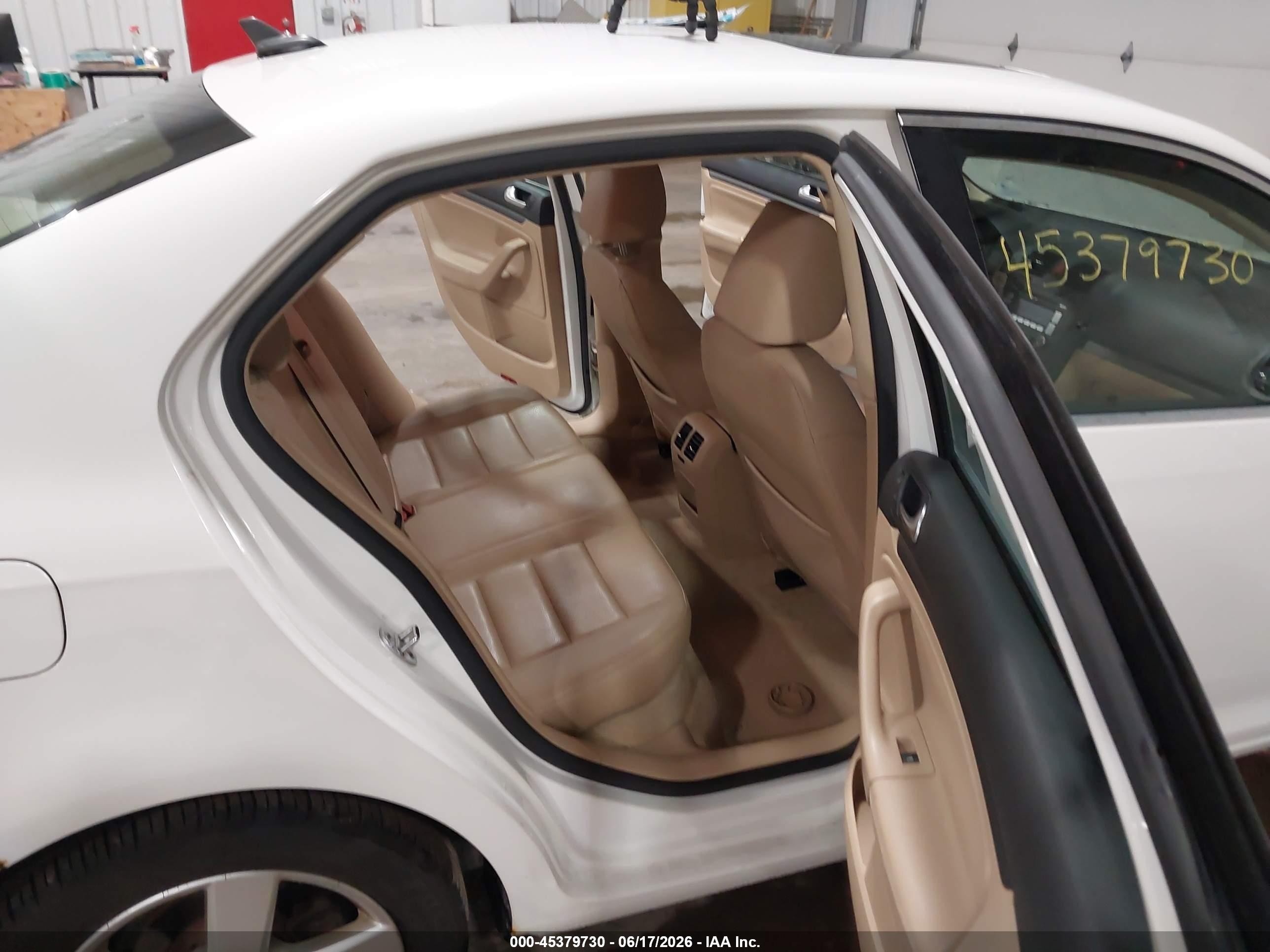 2009 Volkswagen Jetta Se/sel White vin: 3VWRM71K49M037239