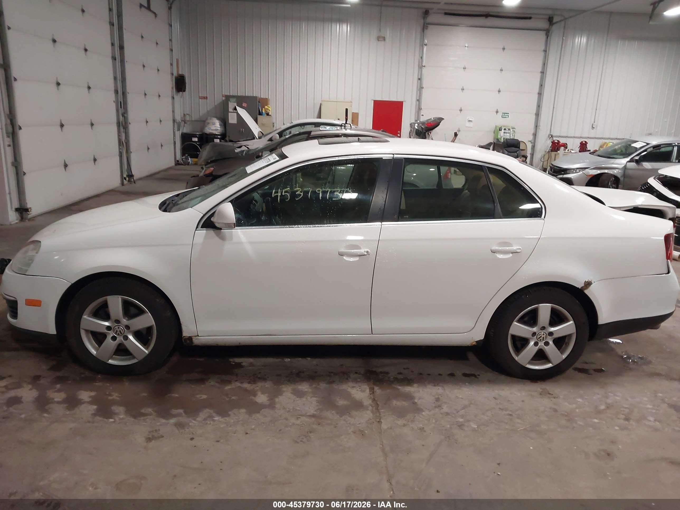 2009 Volkswagen Jetta Se/sel White vin: 3VWRM71K49M037239