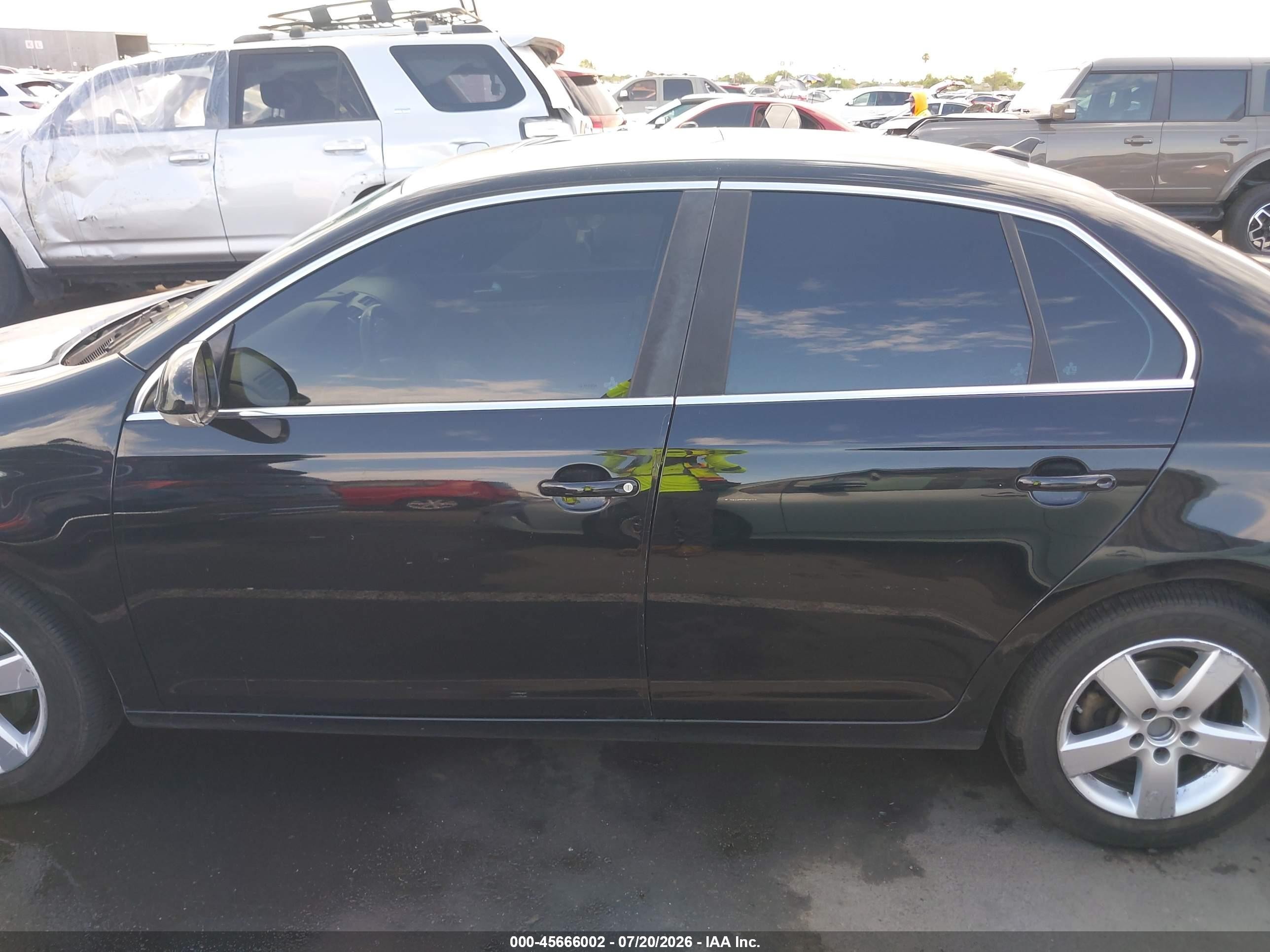 2008 Volkswagen Jetta Se/sel Черный vin: 3VWRM71K58M048748