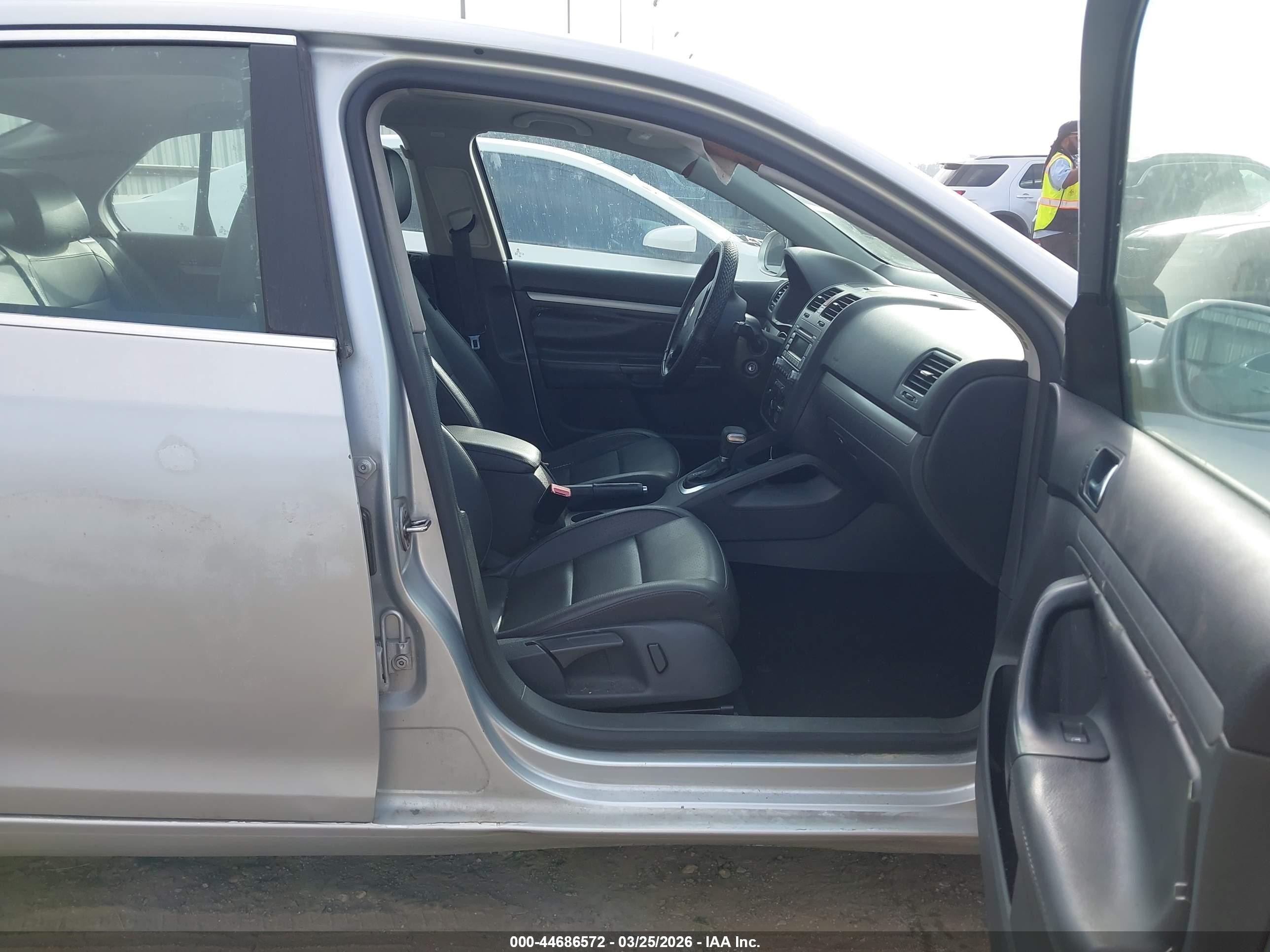 2009 Volkswagen Jetta Se Серый vin: 3VWRM71K59M130092