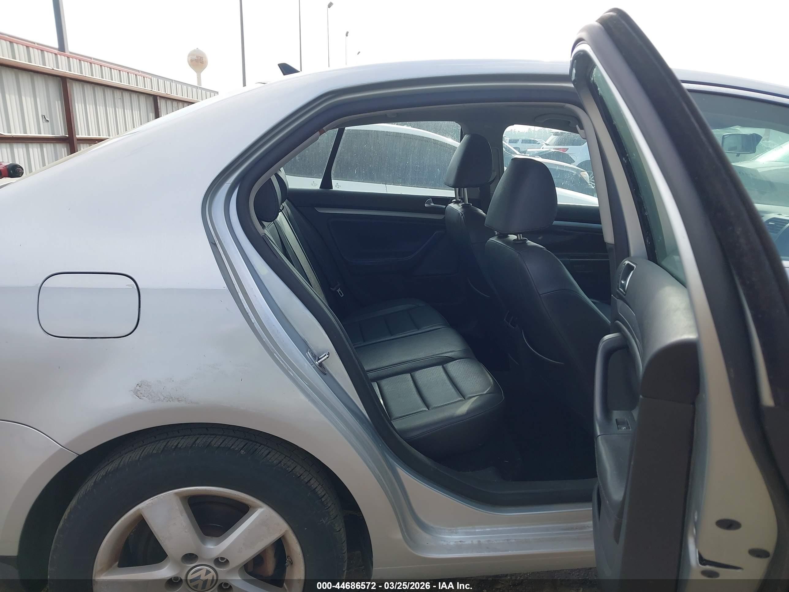 2009 Volkswagen Jetta Se Серый vin: 3VWRM71K59M130092