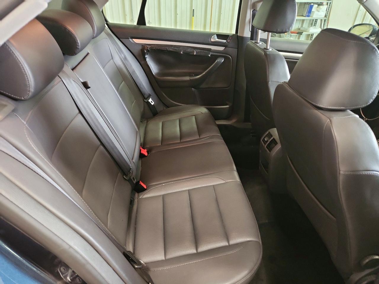 2008 Volkswagen Jetta Se Blue vin: 3VWRM71K78M118959
