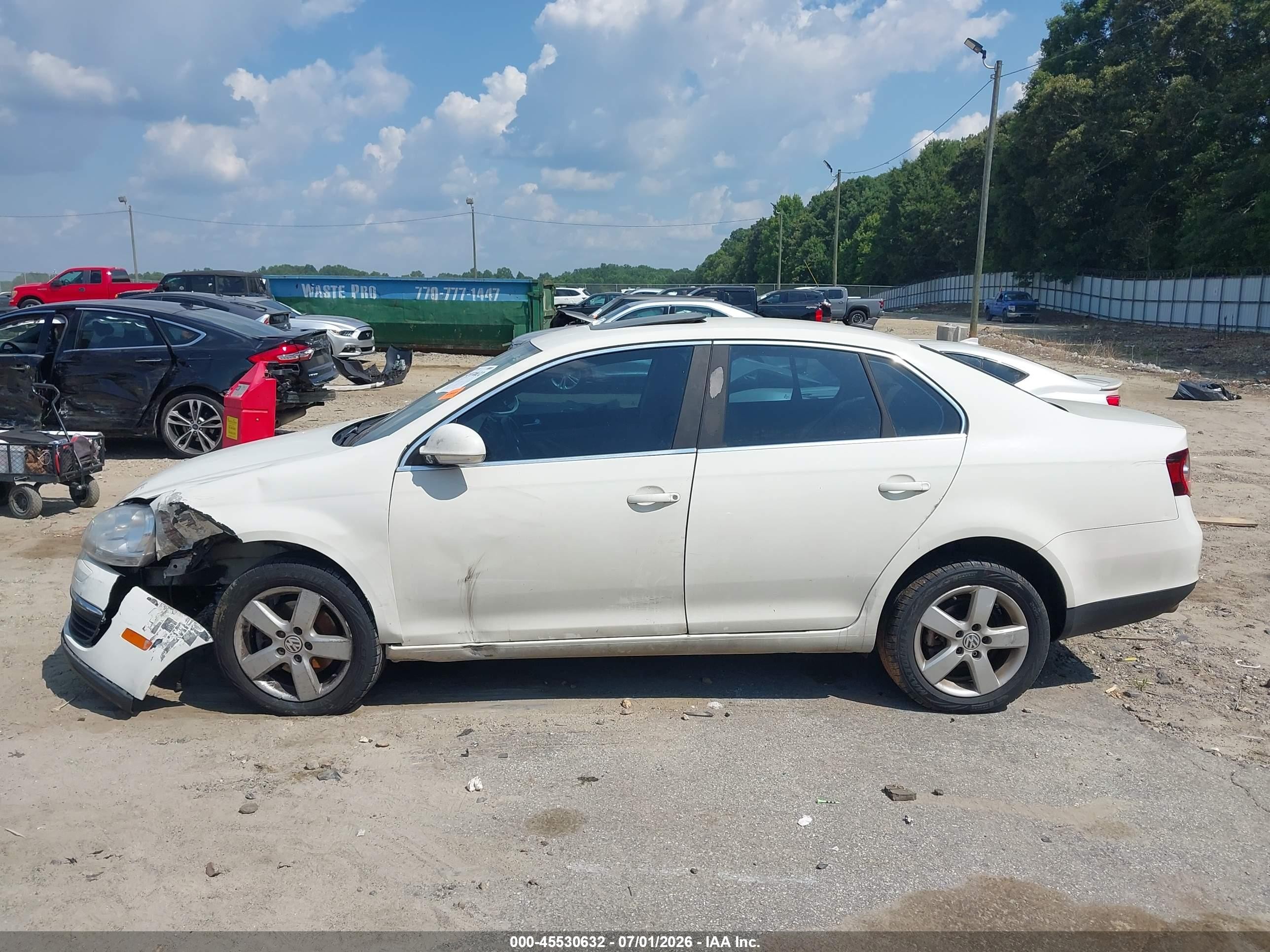 2008 Volkswagen Jetta Se White vin: 3VWRM71K88M016036