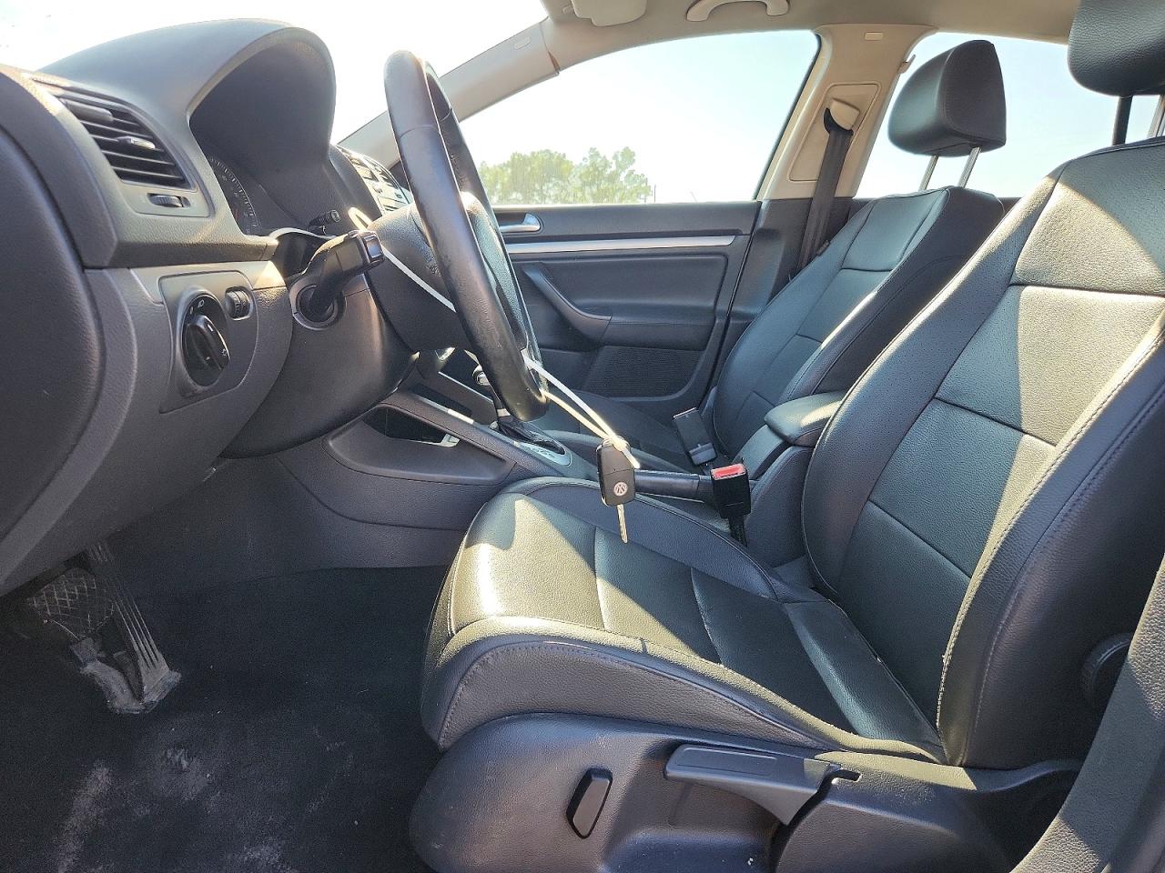 2008 Volkswagen Jetta Se White vin: 3VWRM71K88M095983