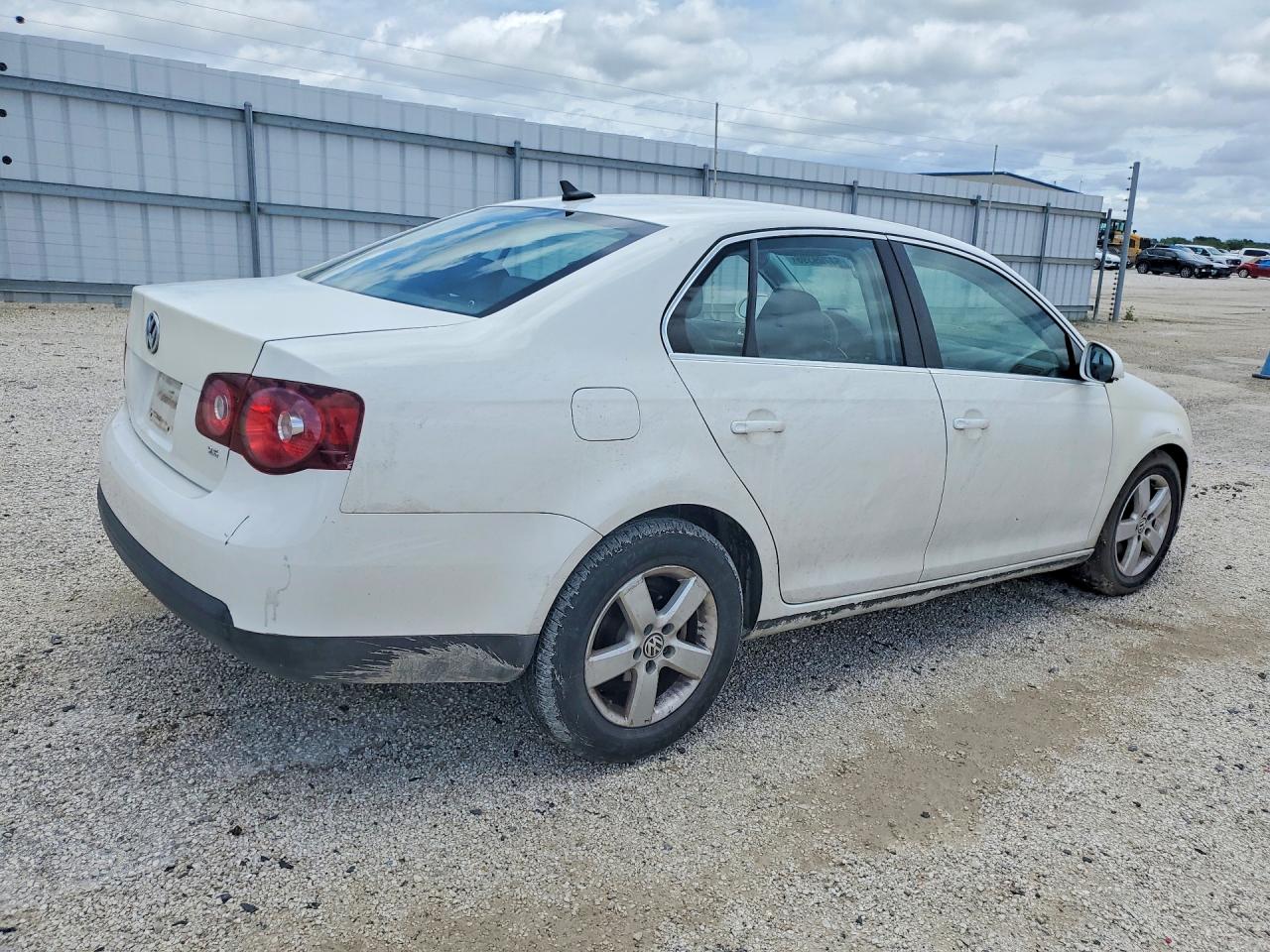 2009 Volkswagen Jetta White vin: 3VWRM71K89M068770