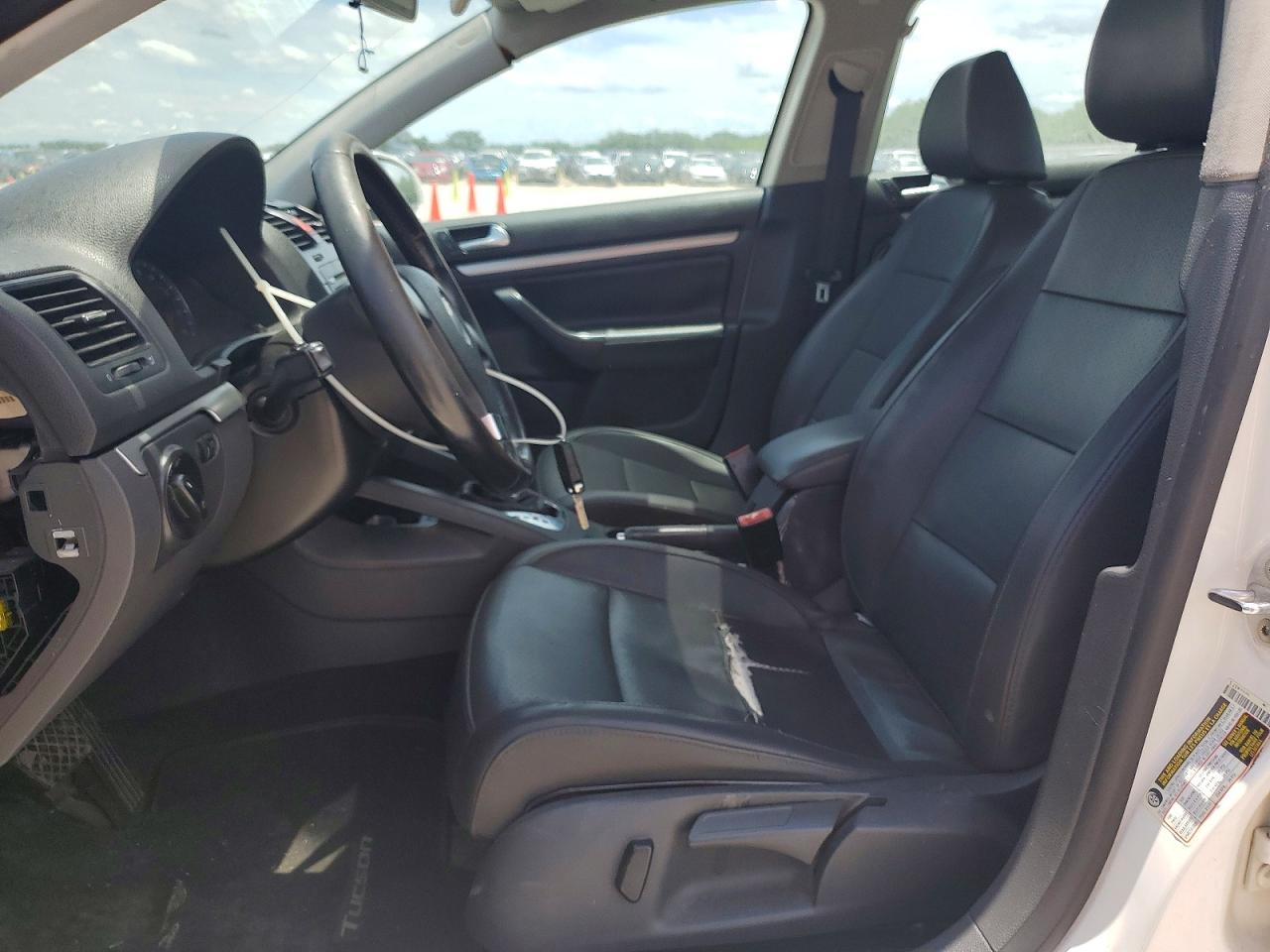 2009 Volkswagen Jetta White vin: 3VWRM71K89M068770