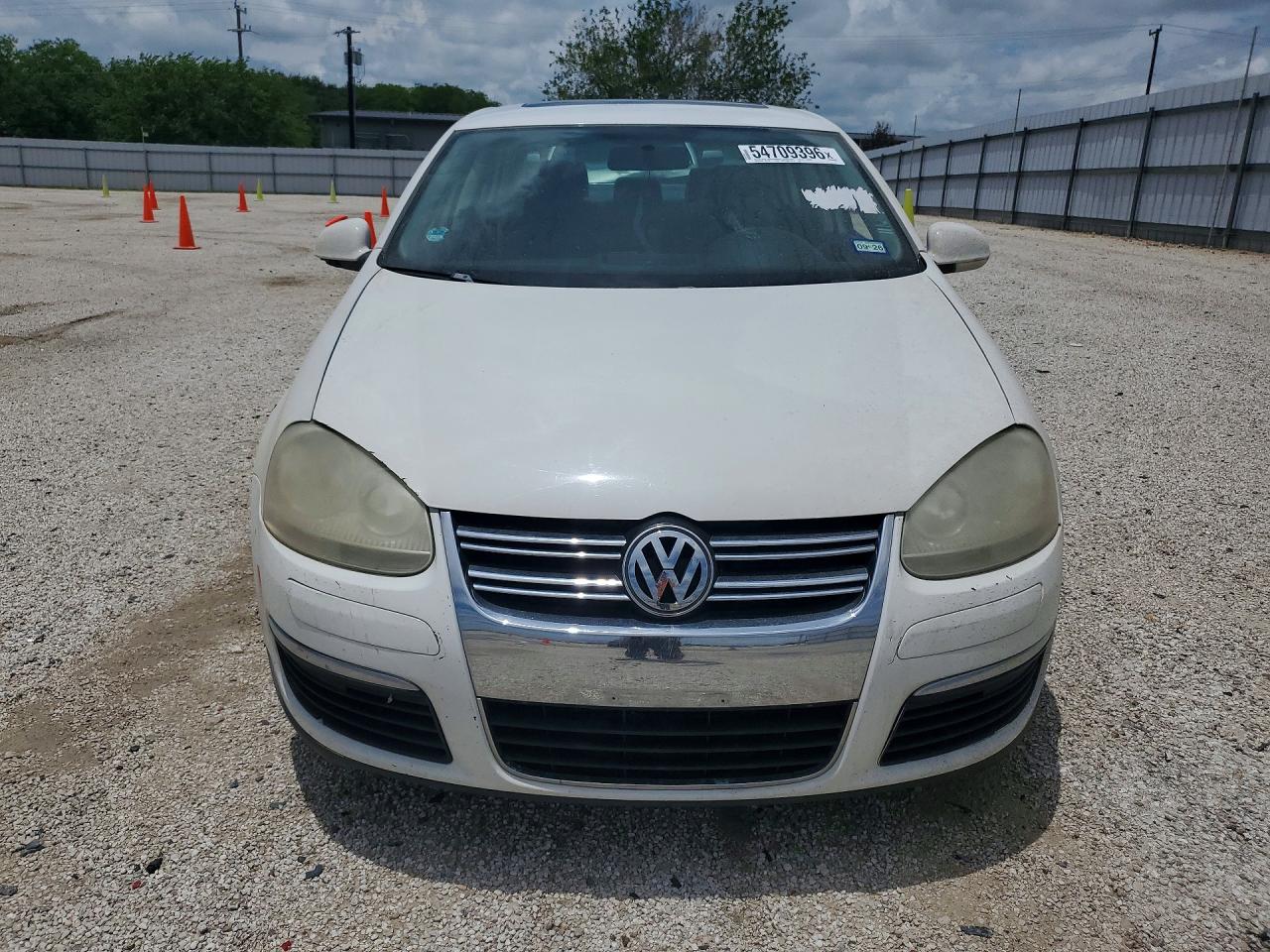2009 Volkswagen Jetta White vin: 3VWRM71K89M068770