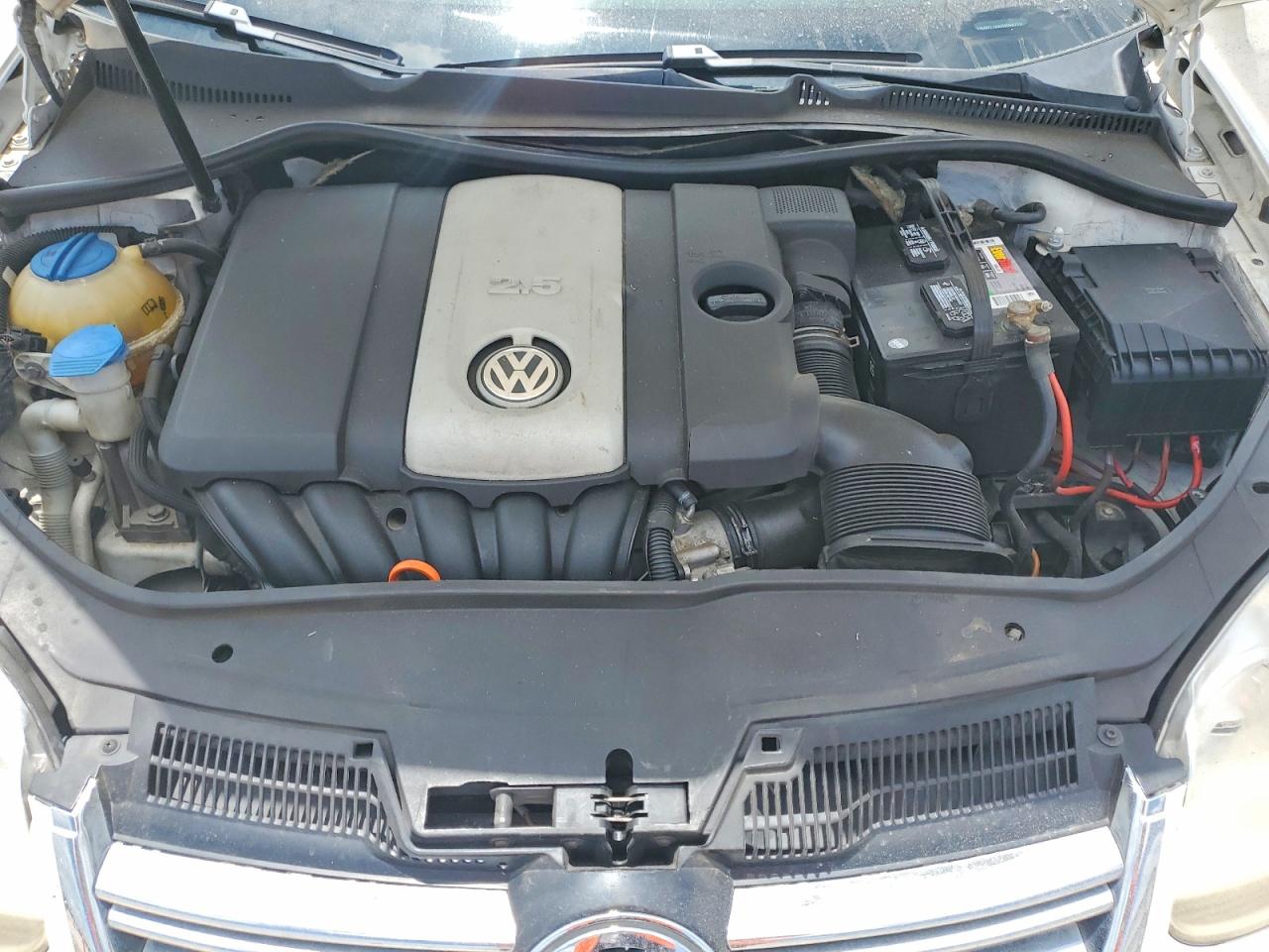 2009 Volkswagen Jetta White vin: 3VWRM71K89M068770