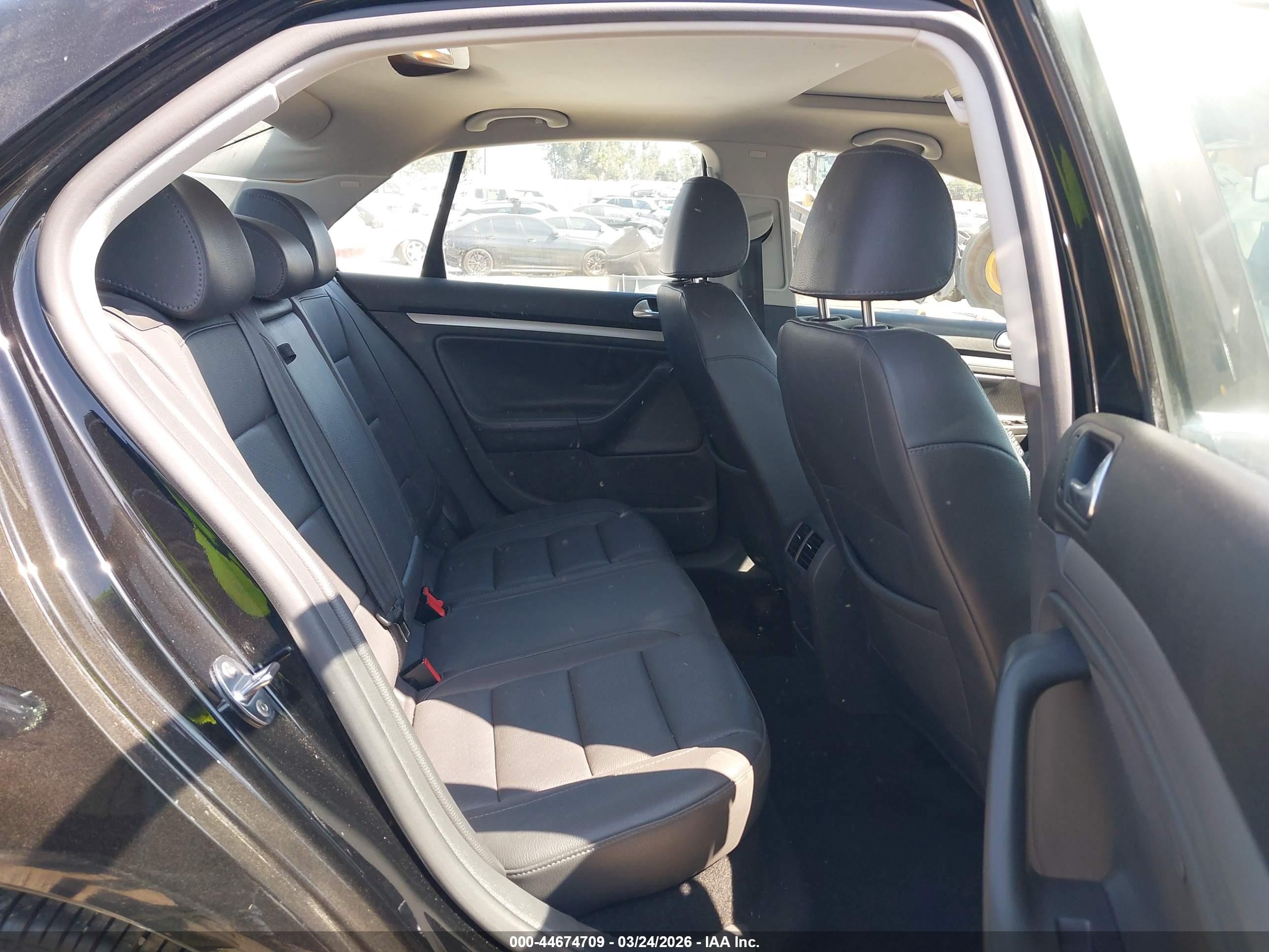 2008 Volkswagen Jetta Se/sel Black vin: 3VWRM71K98M124052