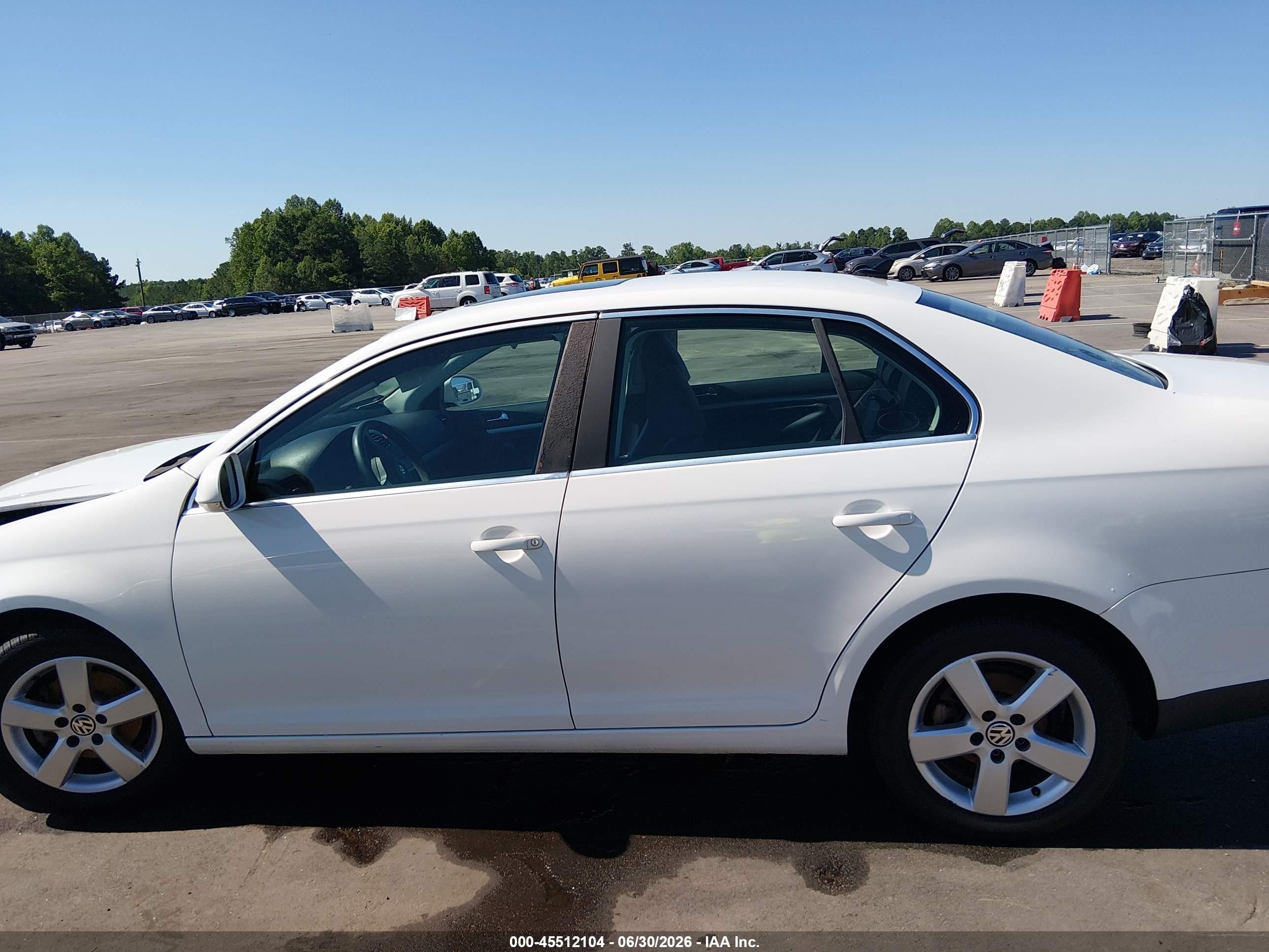 2009 Volkswagen Jetta Se White vin: 3VWRM71K99M098697