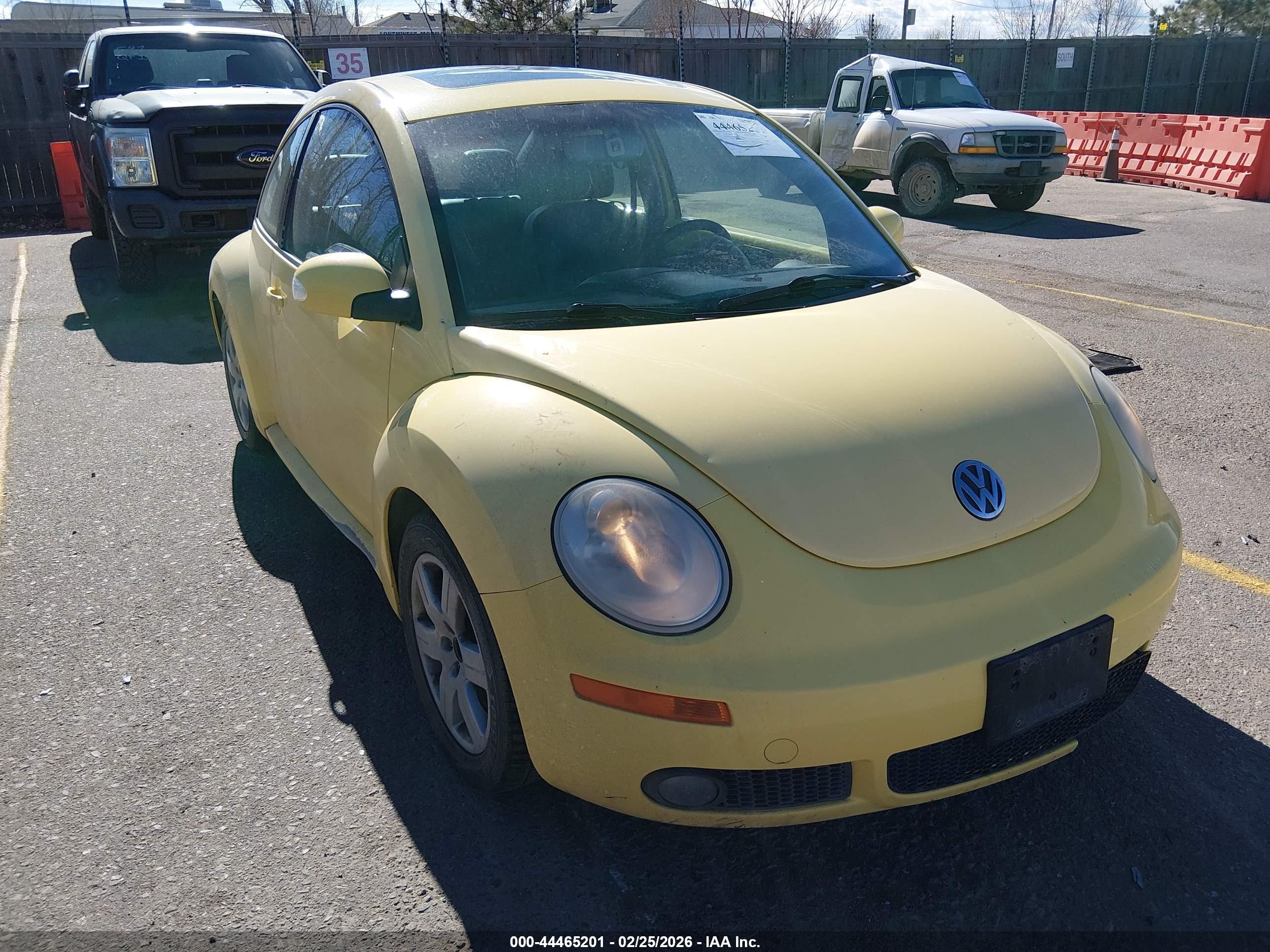 2007 Volkswagen New Beetle 2.5l Yellow vin: 3VWRW21C47M513931