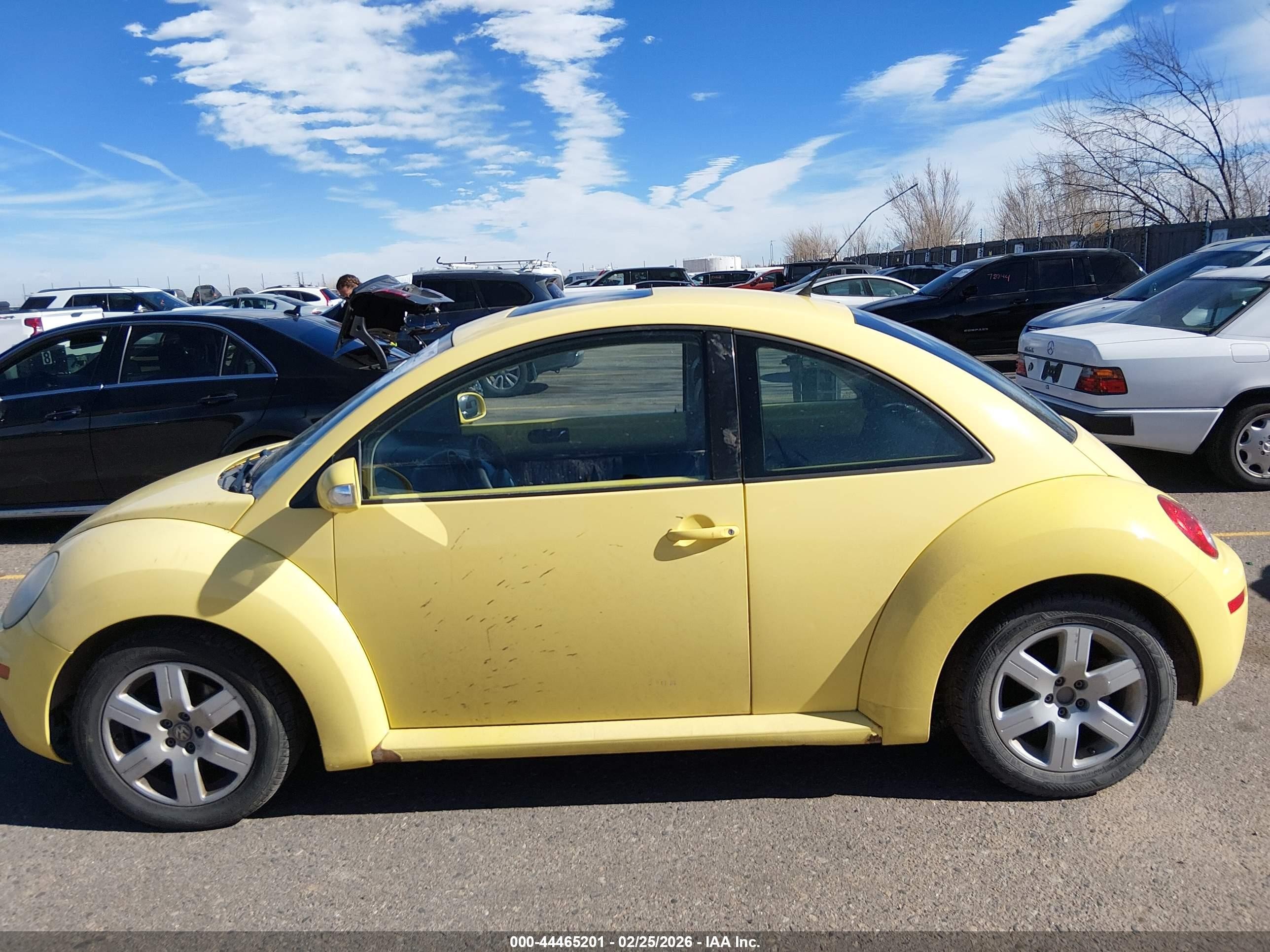 2007 Volkswagen New Beetle 2.5l Yellow vin: 3VWRW21C47M513931