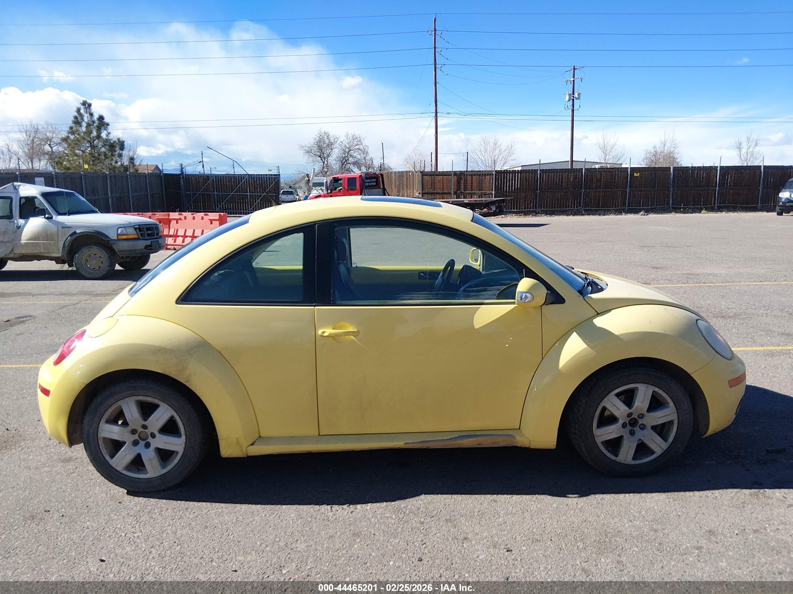 2007 Volkswagen New Beetle 2.5l Yellow vin: 3VWRW21C47M513931