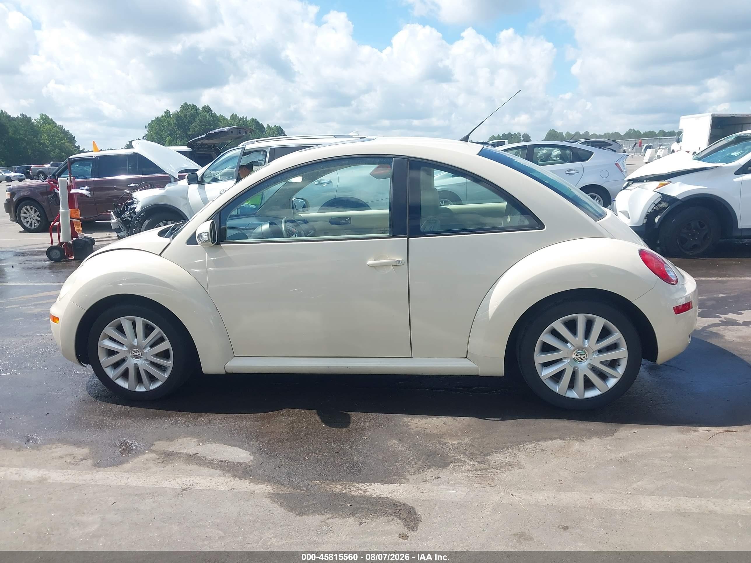2008 Volkswagen New Beetle Se Cream vin: 3VWRW31C18M522786
