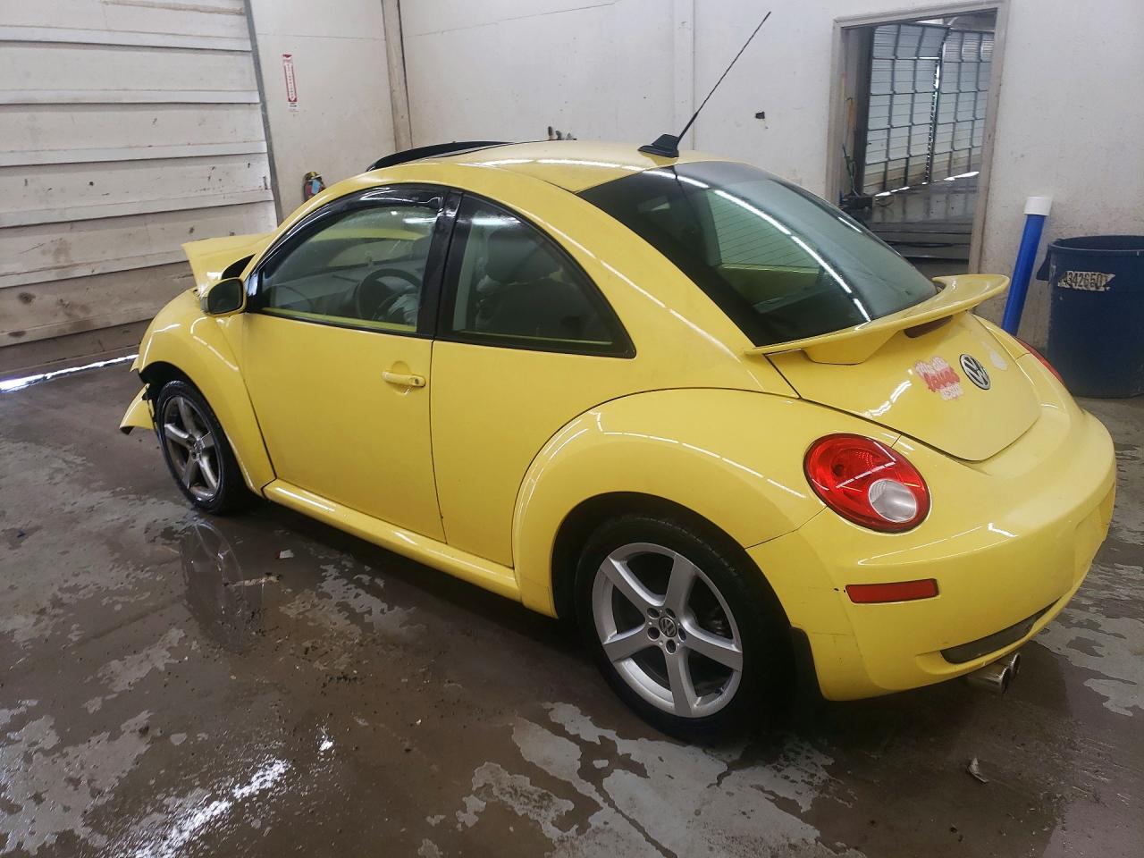 2009 Volkswagen New Beetle S Yellow vin: 3VWRW31C19M511417