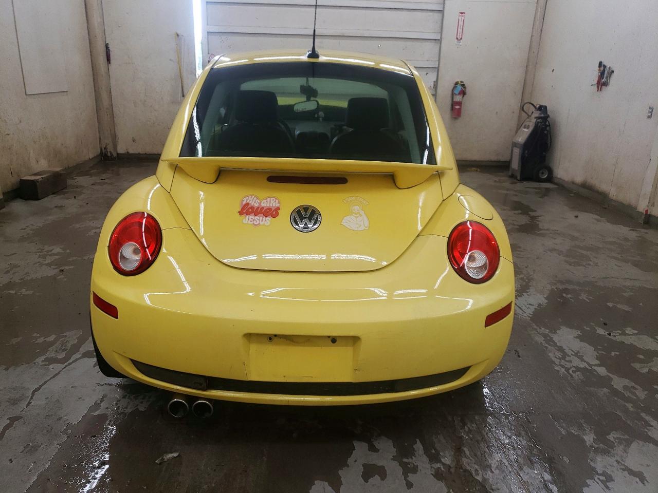 2009 Volkswagen New Beetle S Yellow vin: 3VWRW31C19M511417