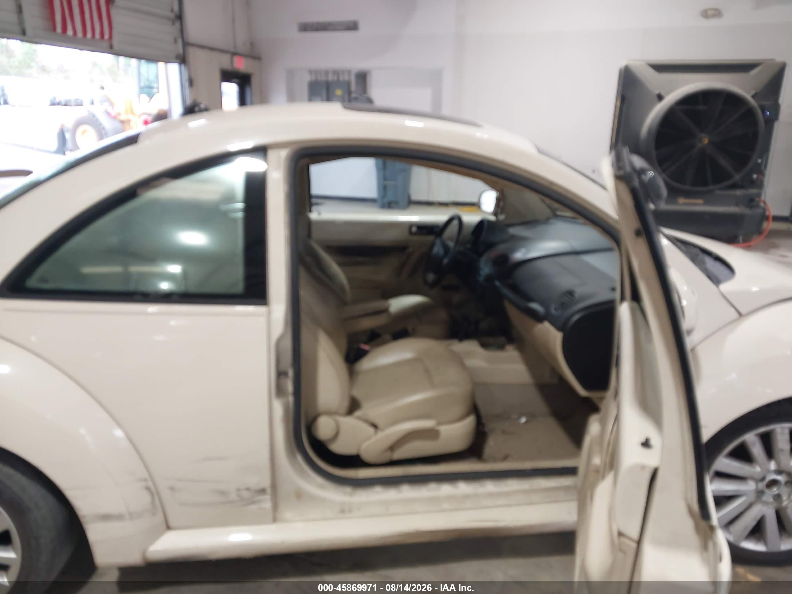 2008 Volkswagen New Beetle S/se Cream vin: 3VWRW31C28M517824