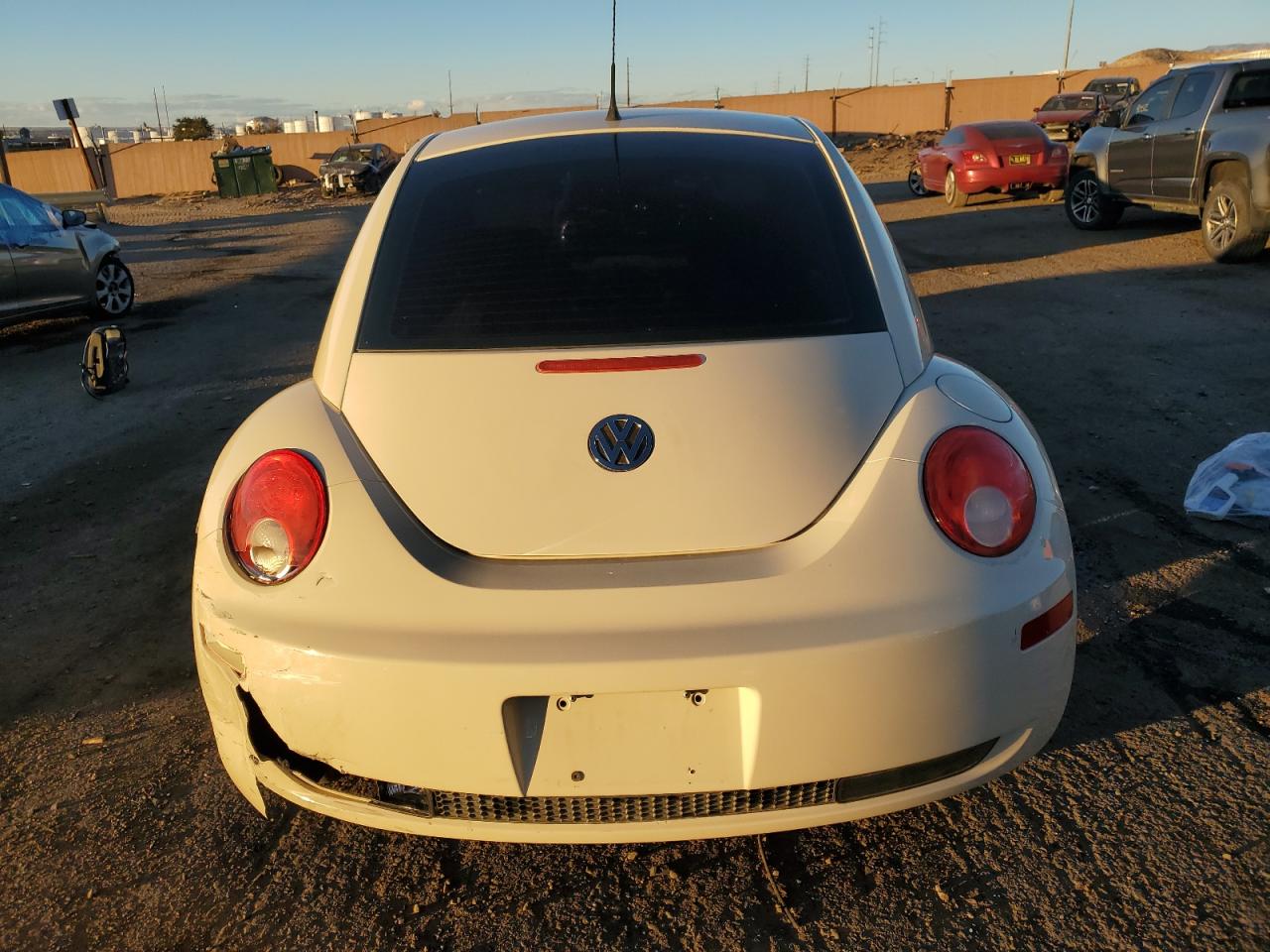 2006 Volkswagen New Beetle 2.5l Option Package 1 White vin: 3VWRW31C36M411735