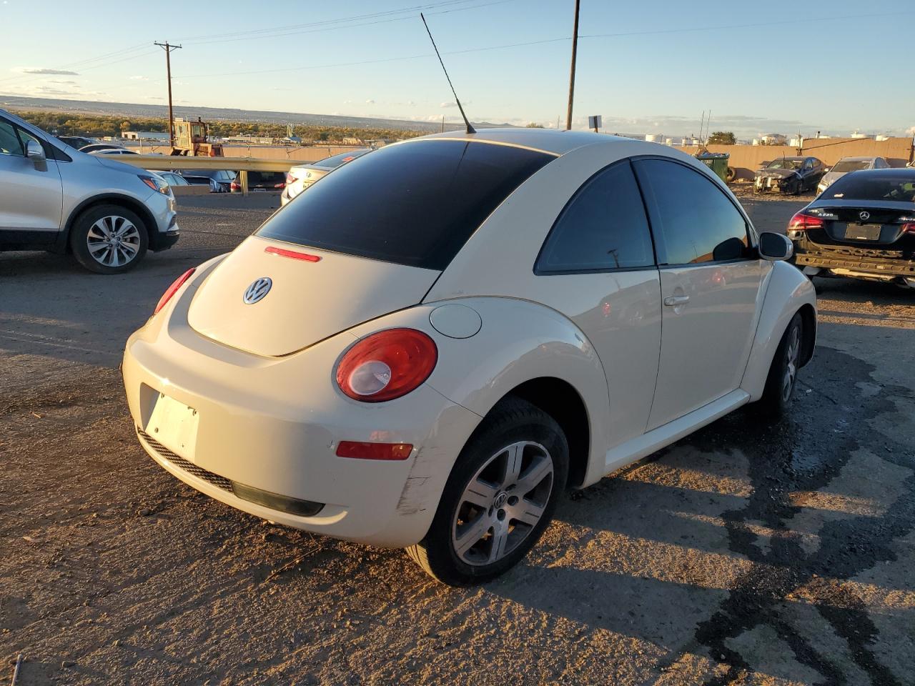 2006 Volkswagen New Beetle 2.5l Option Package 1 White vin: 3VWRW31C36M411735