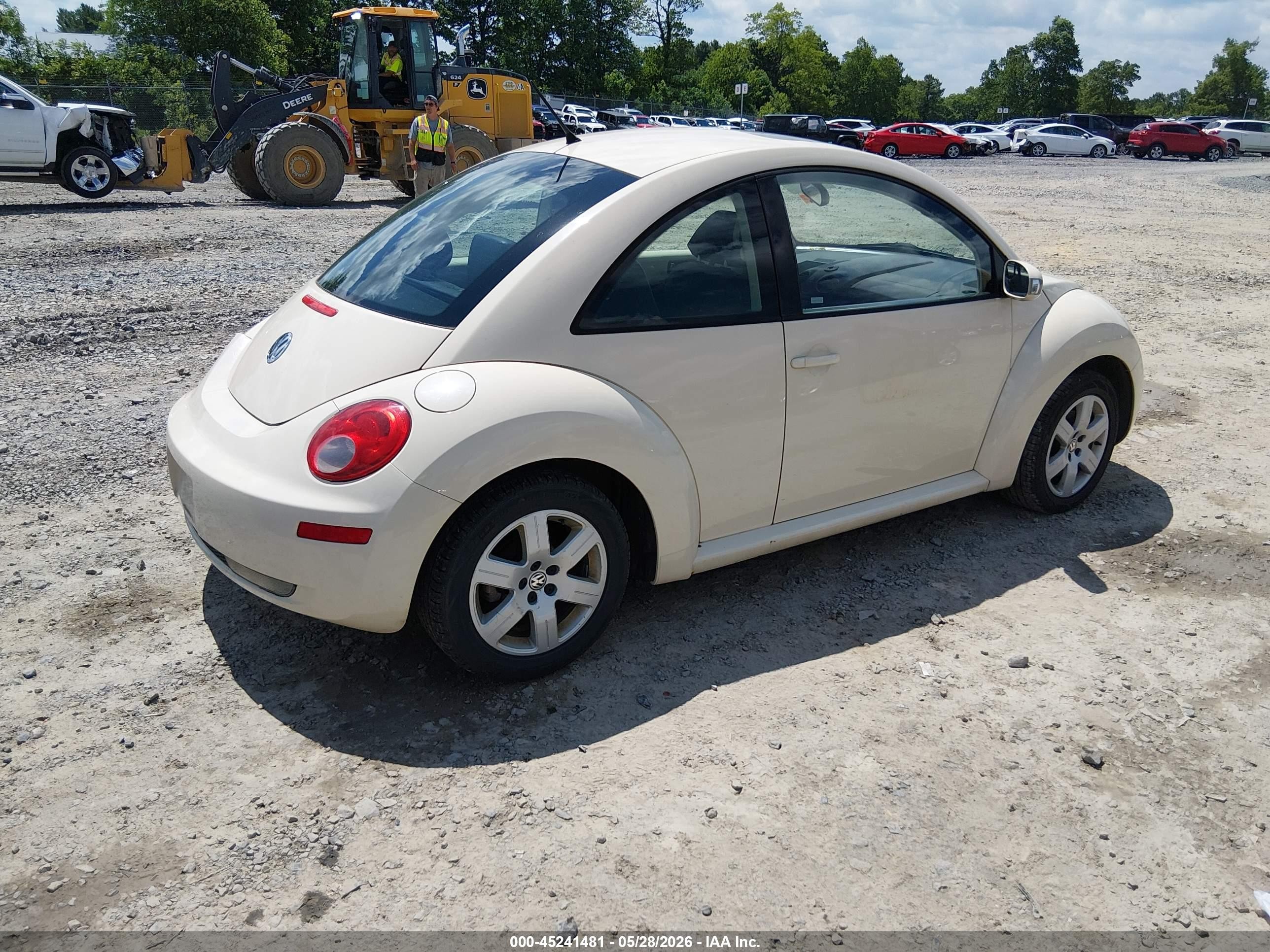 2007 Volkswagen New Beetle 2.5 Cream vin: 3VWRW31C47M521159
