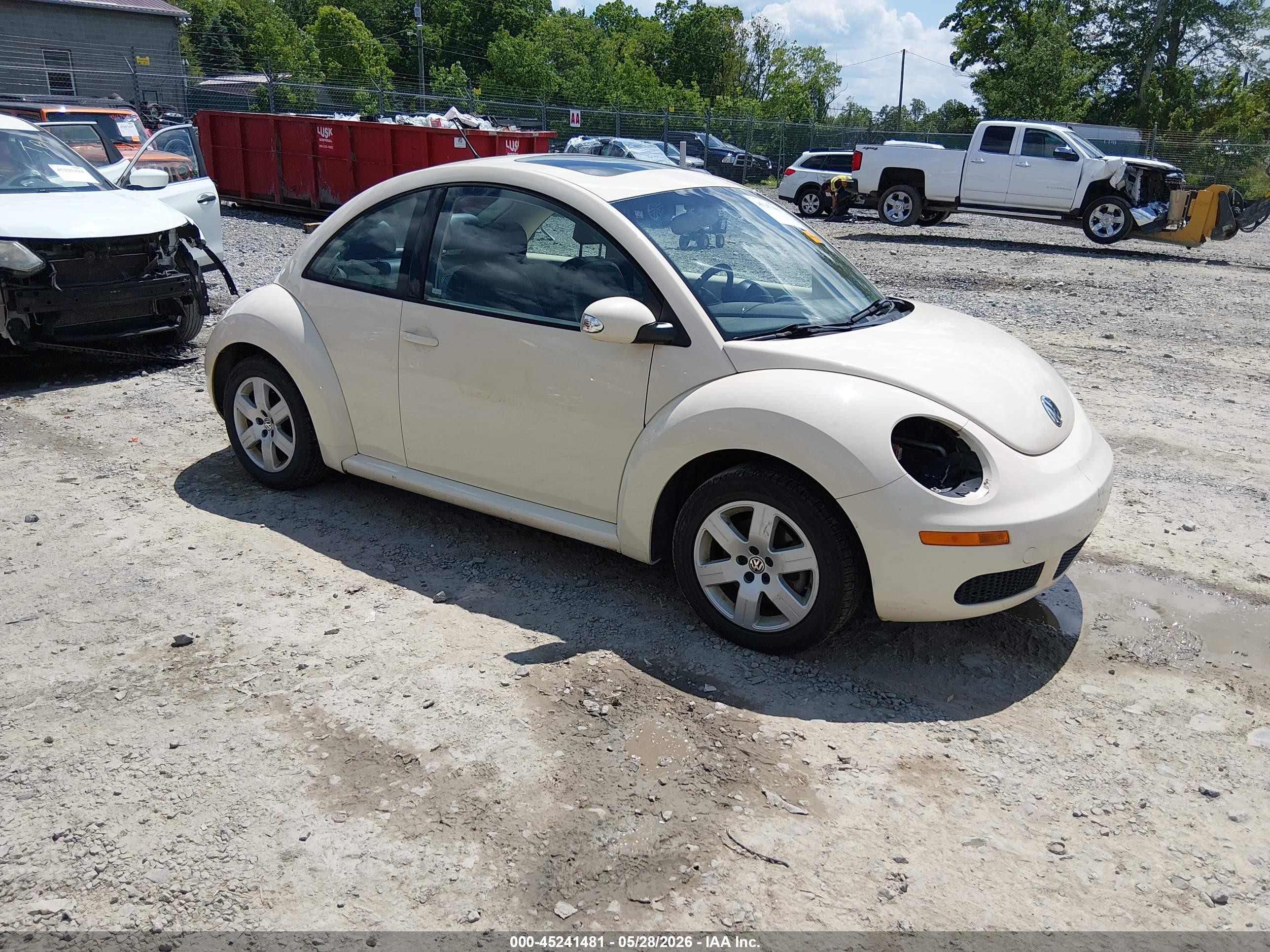 2007 Volkswagen New Beetle 2.5 Cream vin: 3VWRW31C47M521159