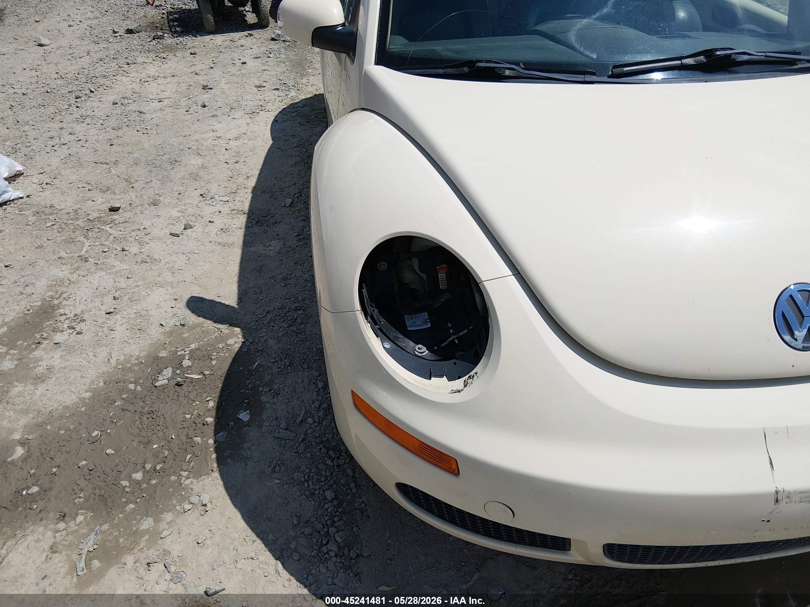 2007 Volkswagen New Beetle 2.5 Cream vin: 3VWRW31C47M521159