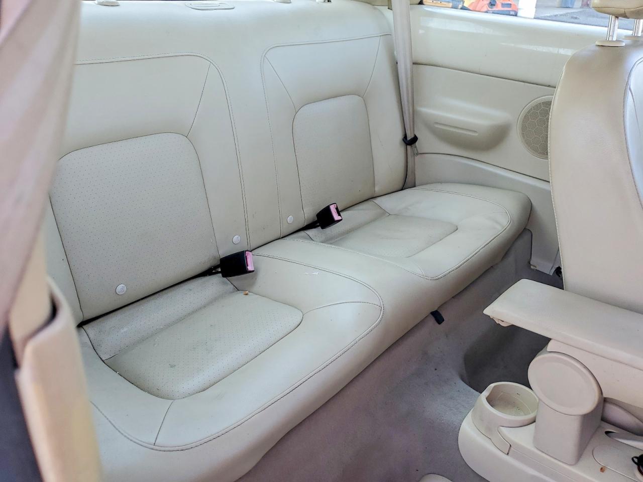 2008 Volkswagen New Beetle S Beige vin: 3VWRW31C68M500301