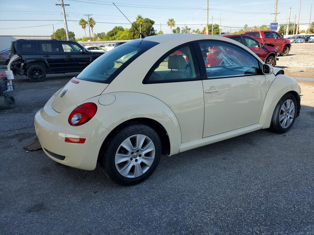 2008 Volkswagen New Beetle S Beige vin: 3VWRW31C68M500301