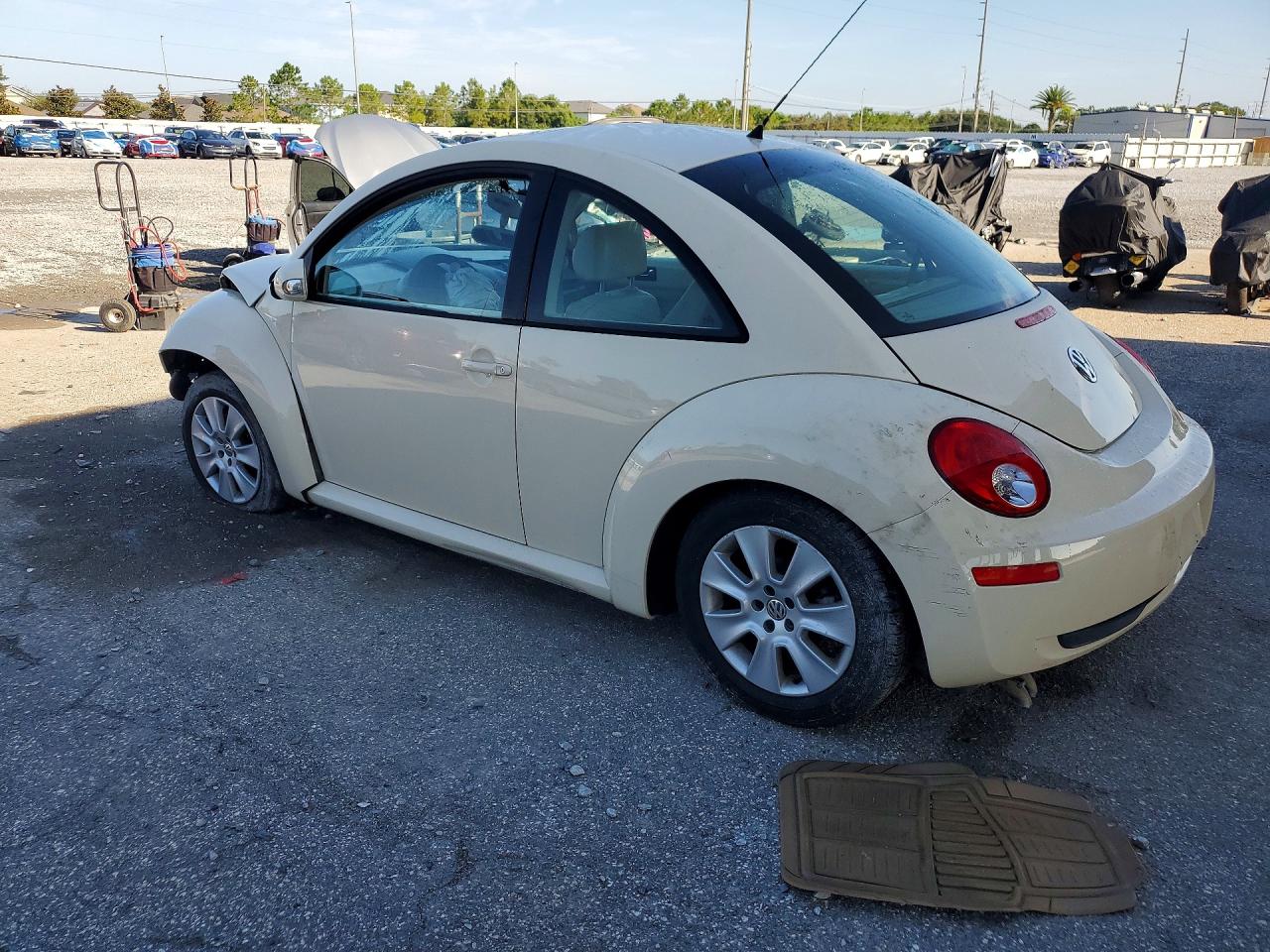 2008 Volkswagen New Beetle S Beige vin: 3VWRW31C68M500301