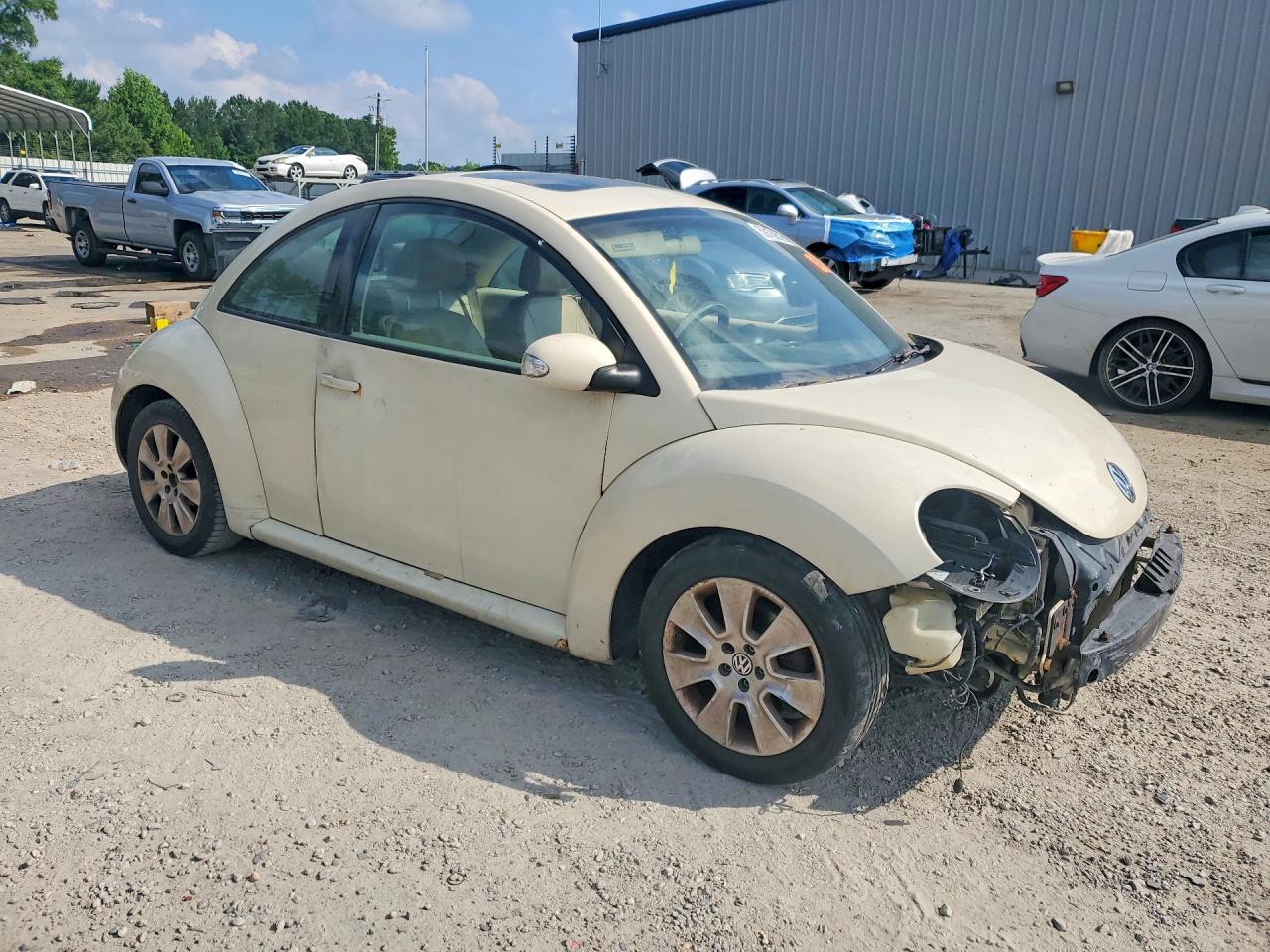 2008 Volkswagen New Beetle S Бежевый vin: 3VWRW31C68M501030