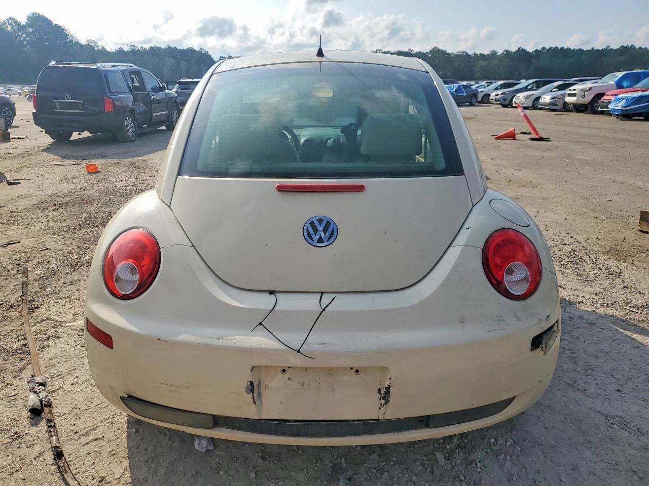 2008 Volkswagen New Beetle S Бежевый vin: 3VWRW31C68M501030