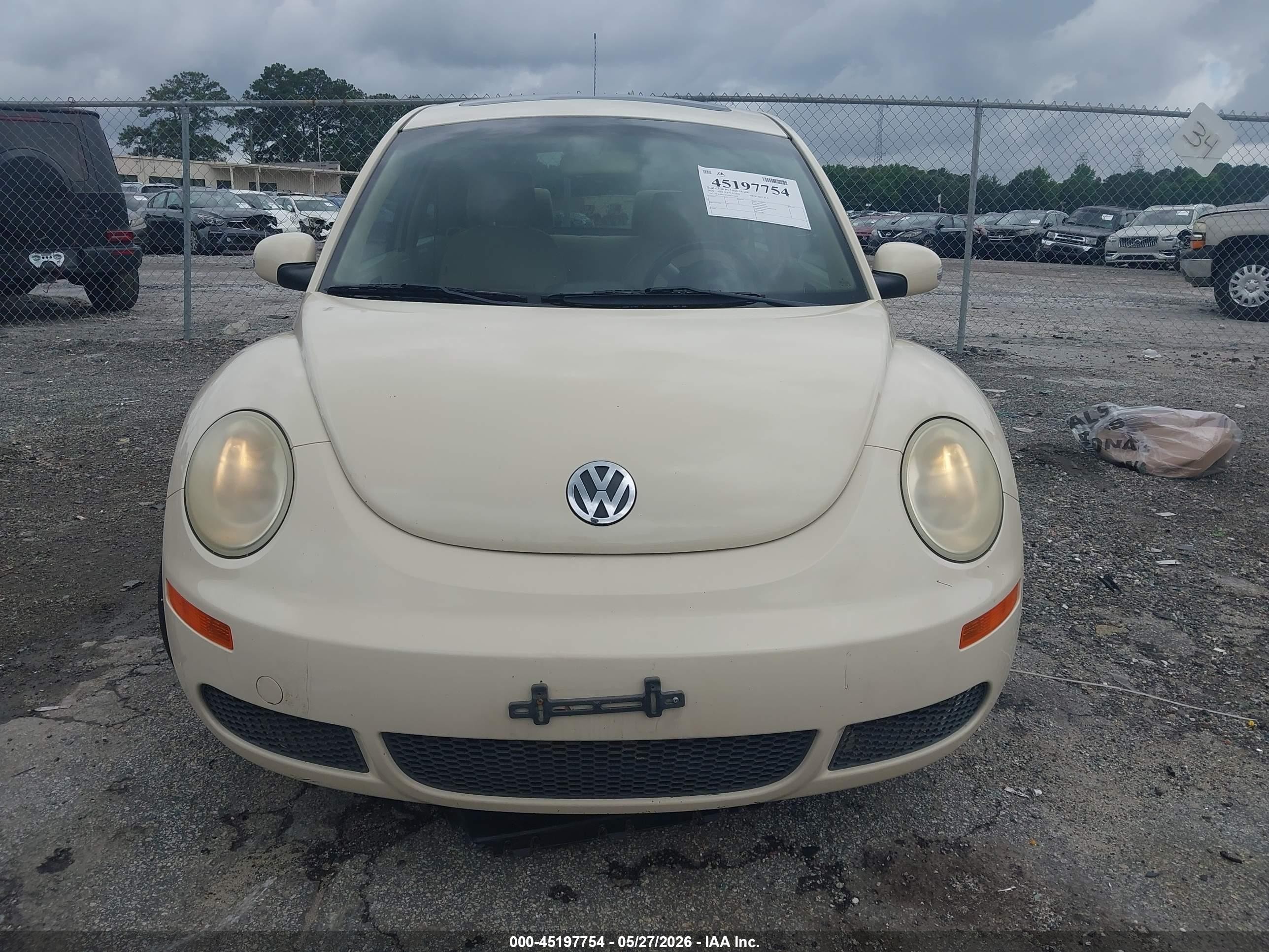 2009 Volkswagen New Beetle 2.5l Tan vin: 3VWRW31C79M517612