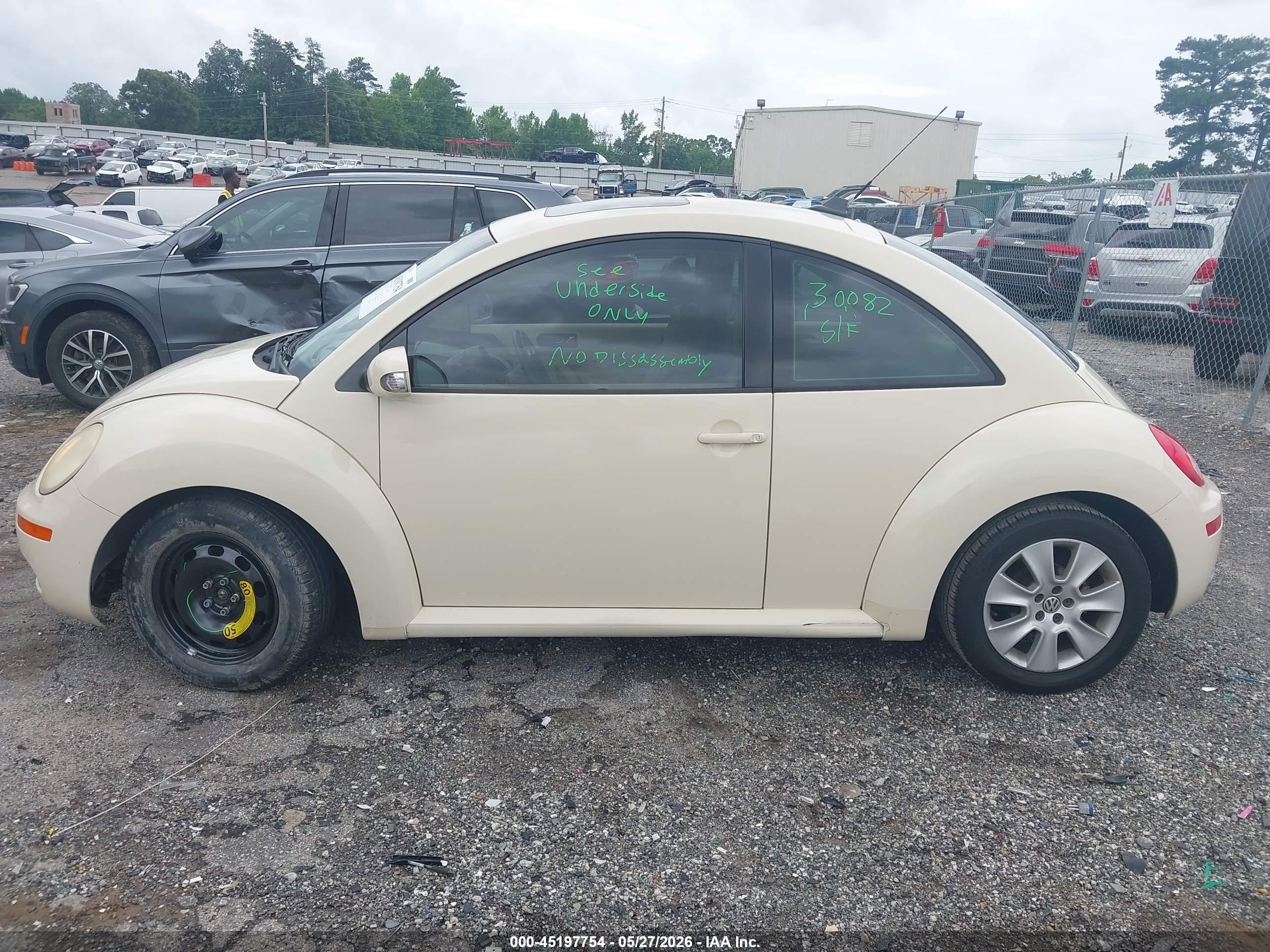 2009 Volkswagen New Beetle 2.5l Tan vin: 3VWRW31C79M517612