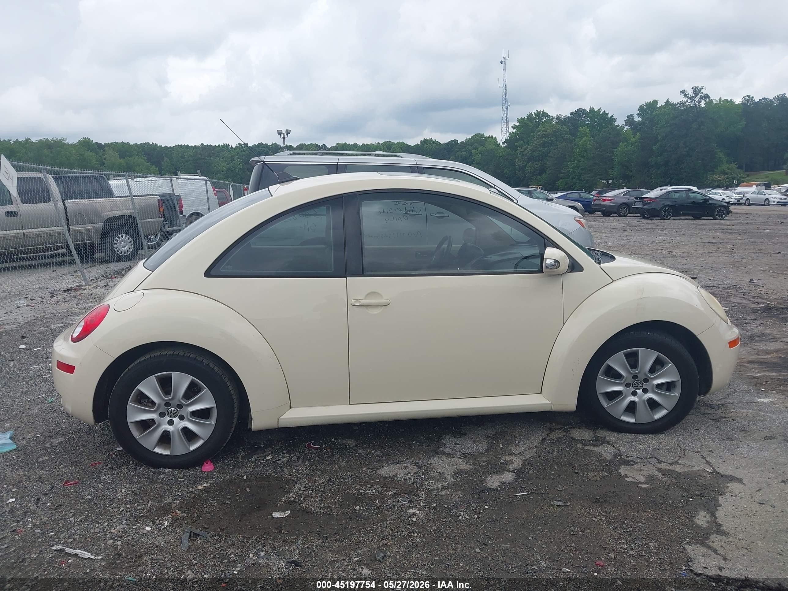 2009 Volkswagen New Beetle 2.5l Tan vin: 3VWRW31C79M517612