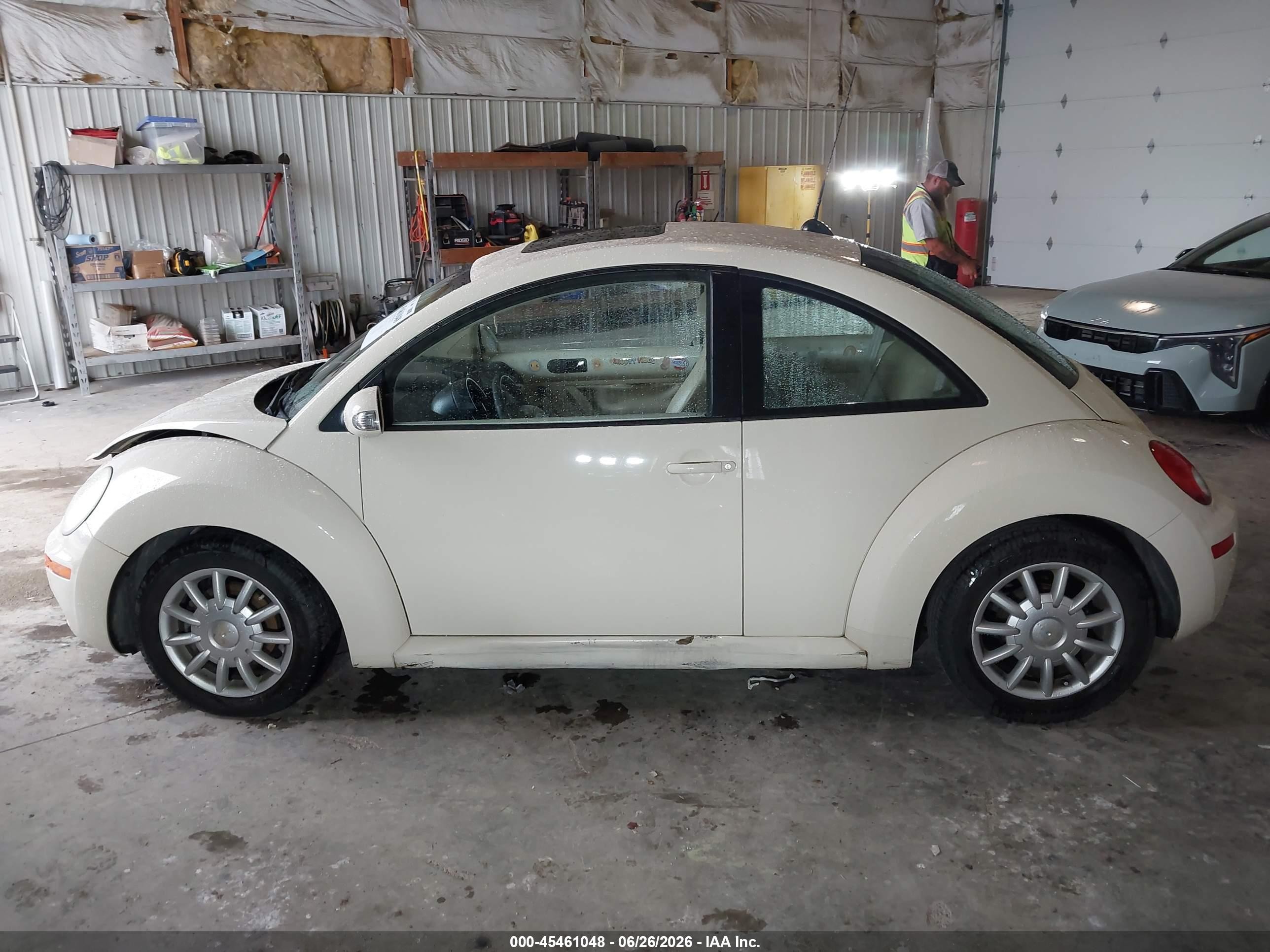 2006 Volkswagen New Beetle 2.5 Желто-коричневый vin: 3VWRW31C96M416857