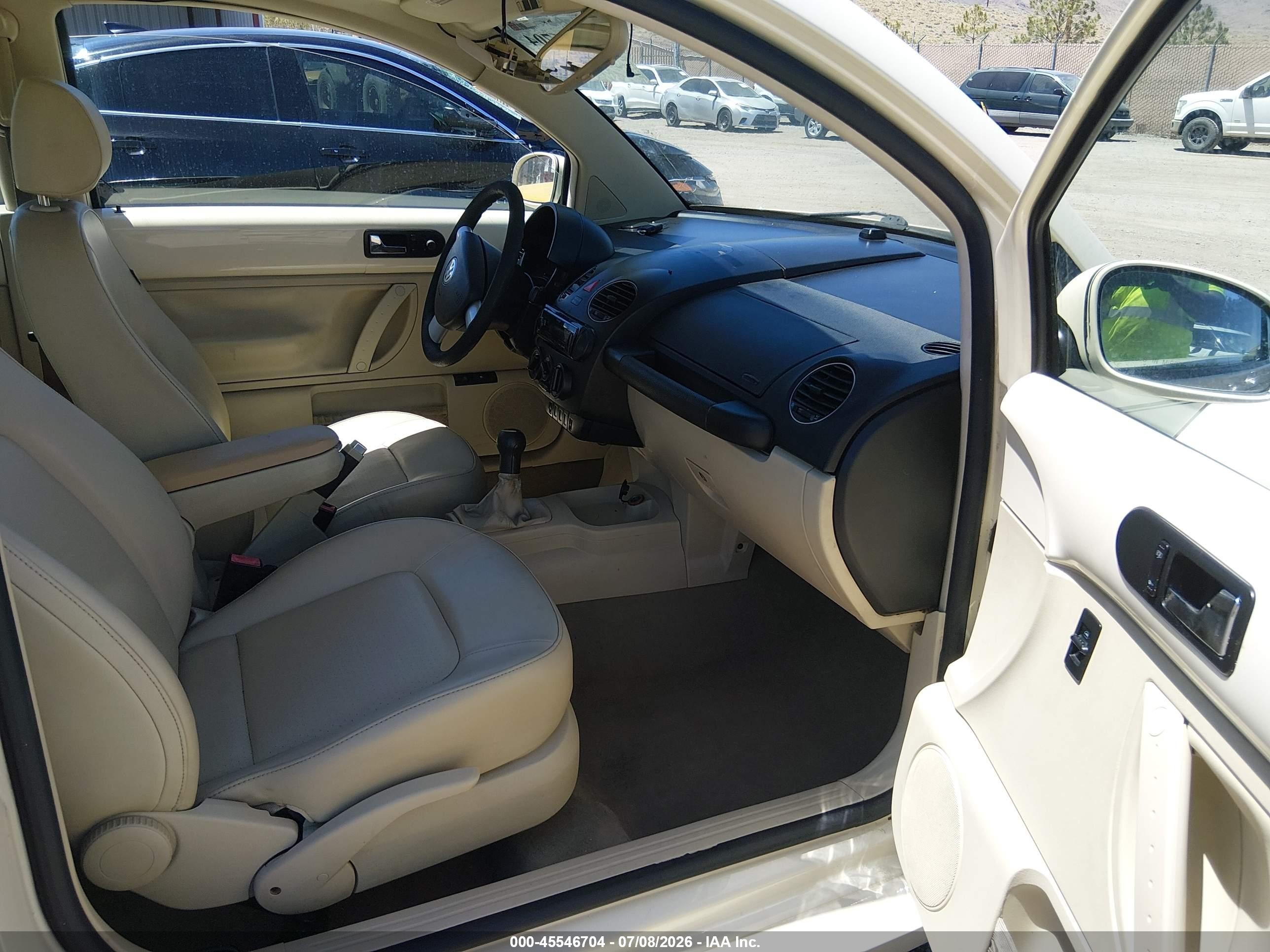 2008 Volkswagen New Beetle S/se Cream vin: 3VWRW31C98M508487