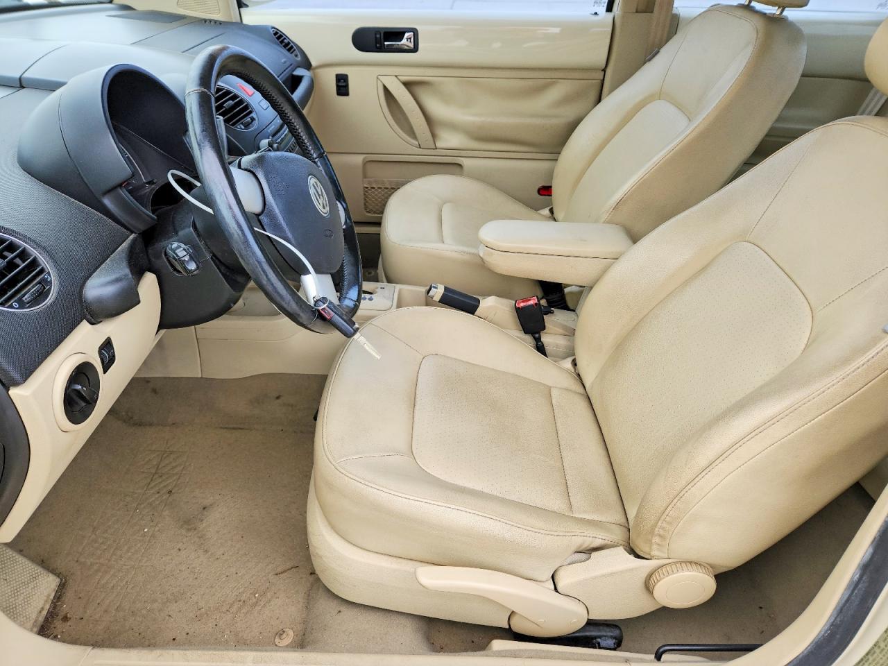 2008 Volkswagen New Beetle S Cream vin: 3VWRW31C98M521207