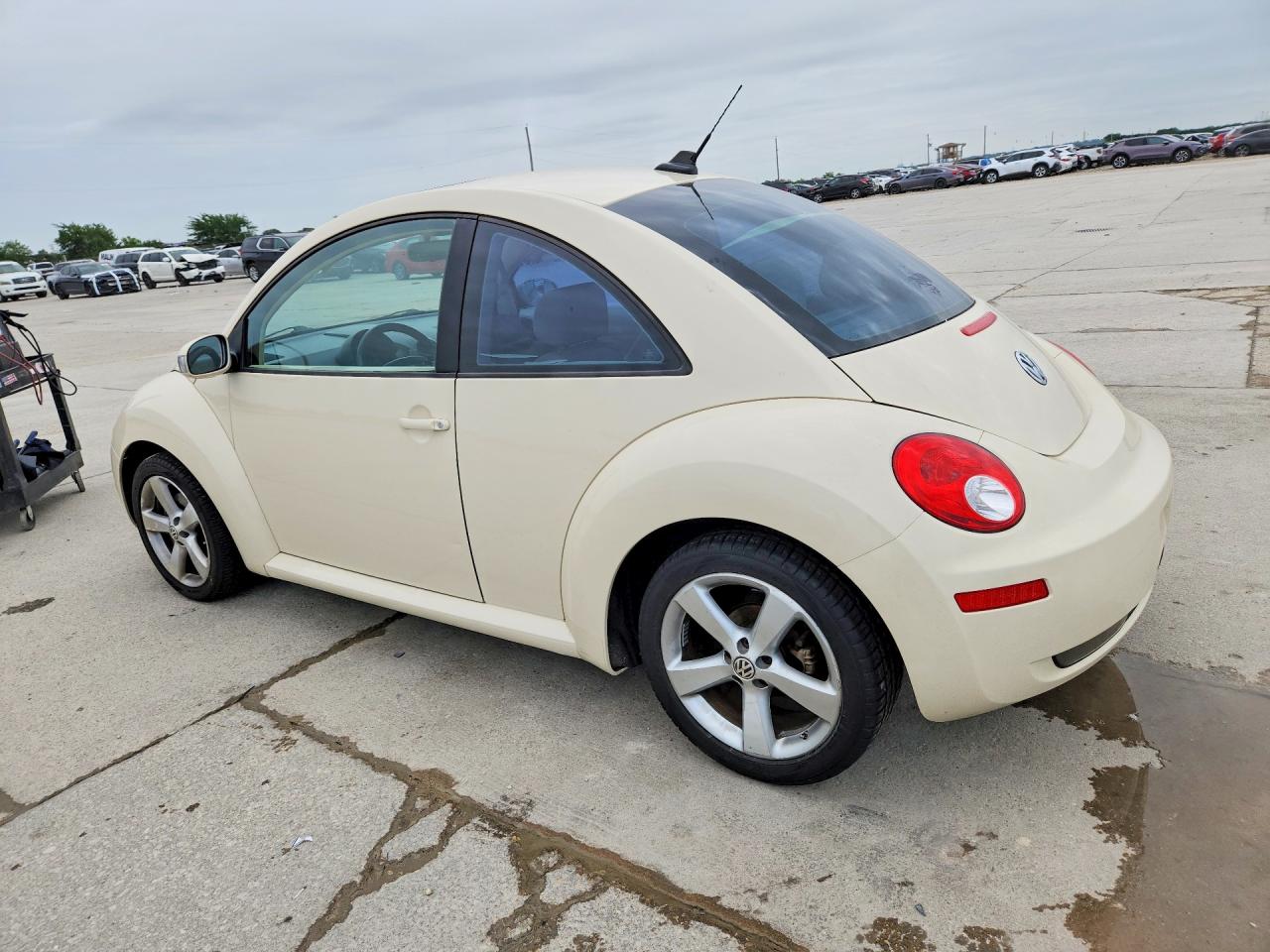 2008 Volkswagen New Beetle S Cream vin: 3VWRW31C98M521207
