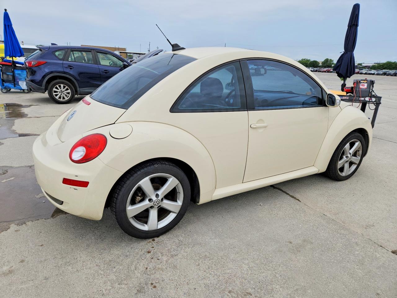 2008 Volkswagen New Beetle S Cream vin: 3VWRW31C98M521207