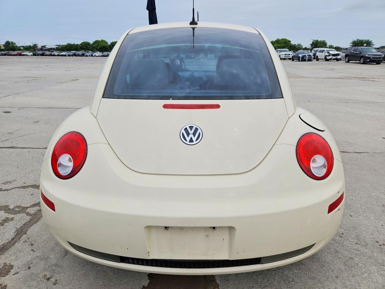 2008 Volkswagen New Beetle S Cream vin: 3VWRW31C98M521207