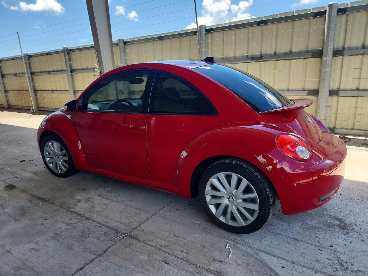 2008 Volkswagen New Beetle Red vin: 3VWRW31C98M524267