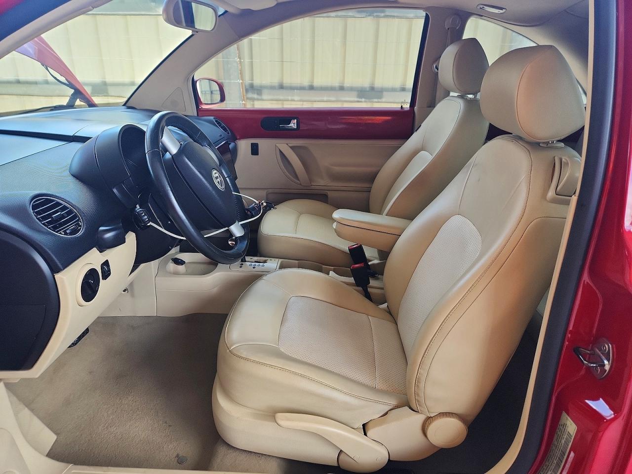 2008 Volkswagen New Beetle Red vin: 3VWRW31C98M524267