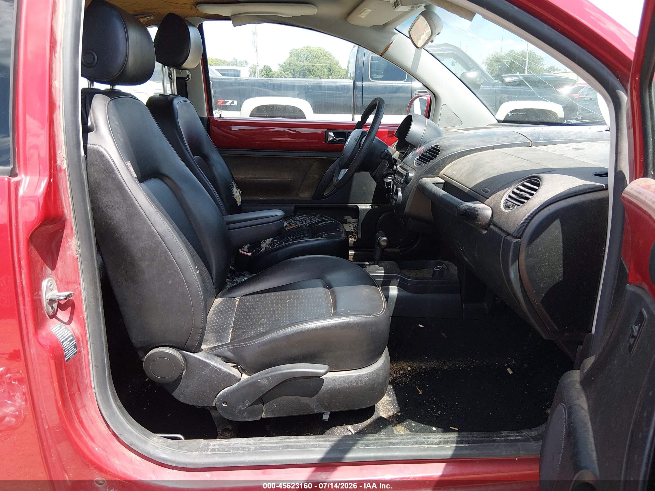 2006 Volkswagen New Beetle 2.5 Red vin: 3VWRW31CX6M419217