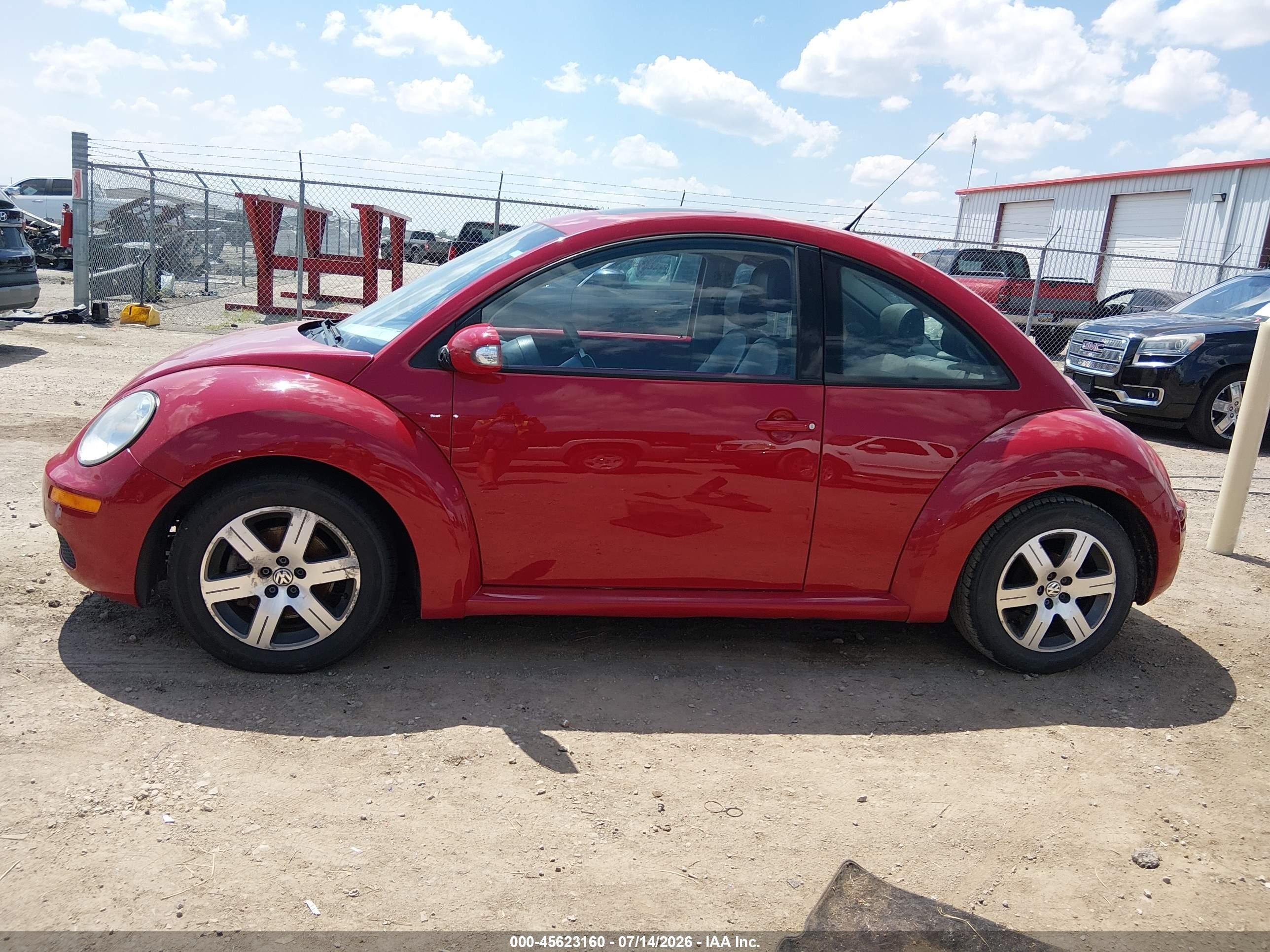 2006 Volkswagen New Beetle 2.5 Red vin: 3VWRW31CX6M419217