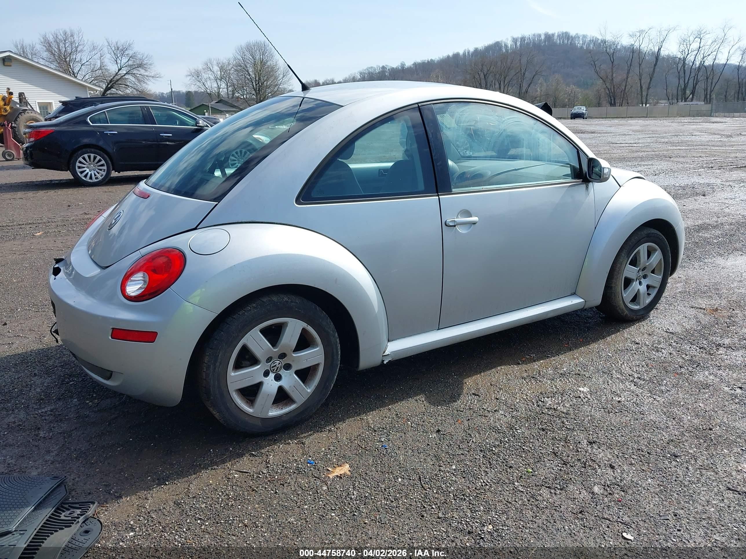 2007 Volkswagen New Beetle 2.5 Silver vin: 3VWRW31CX7M514362