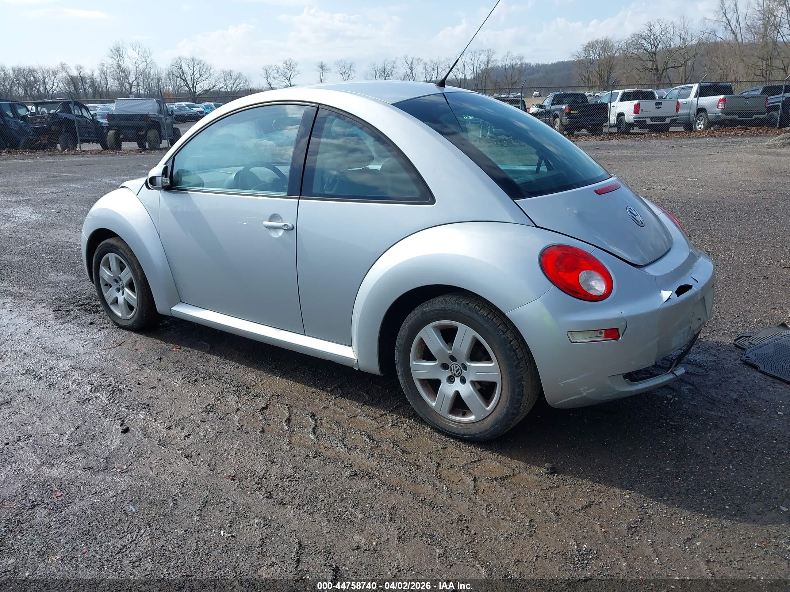 2007 Volkswagen New Beetle 2.5 Silver vin: 3VWRW31CX7M514362
