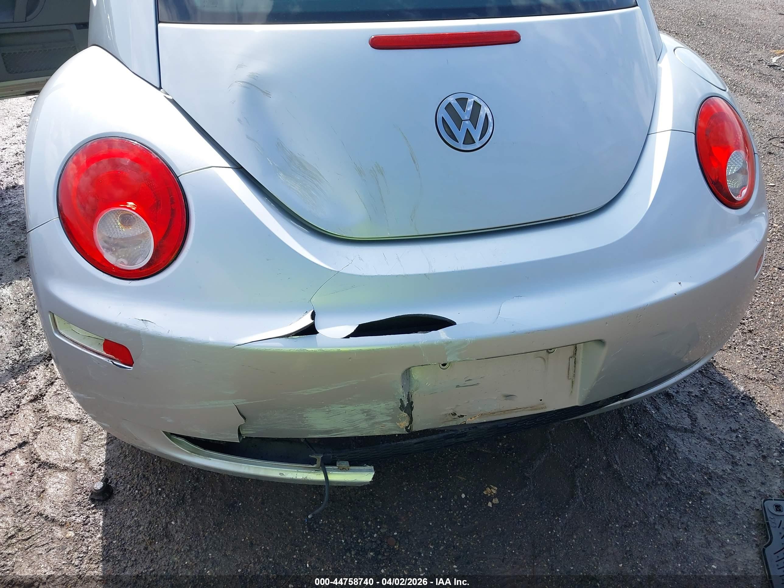 2007 Volkswagen New Beetle 2.5 Silver vin: 3VWRW31CX7M514362