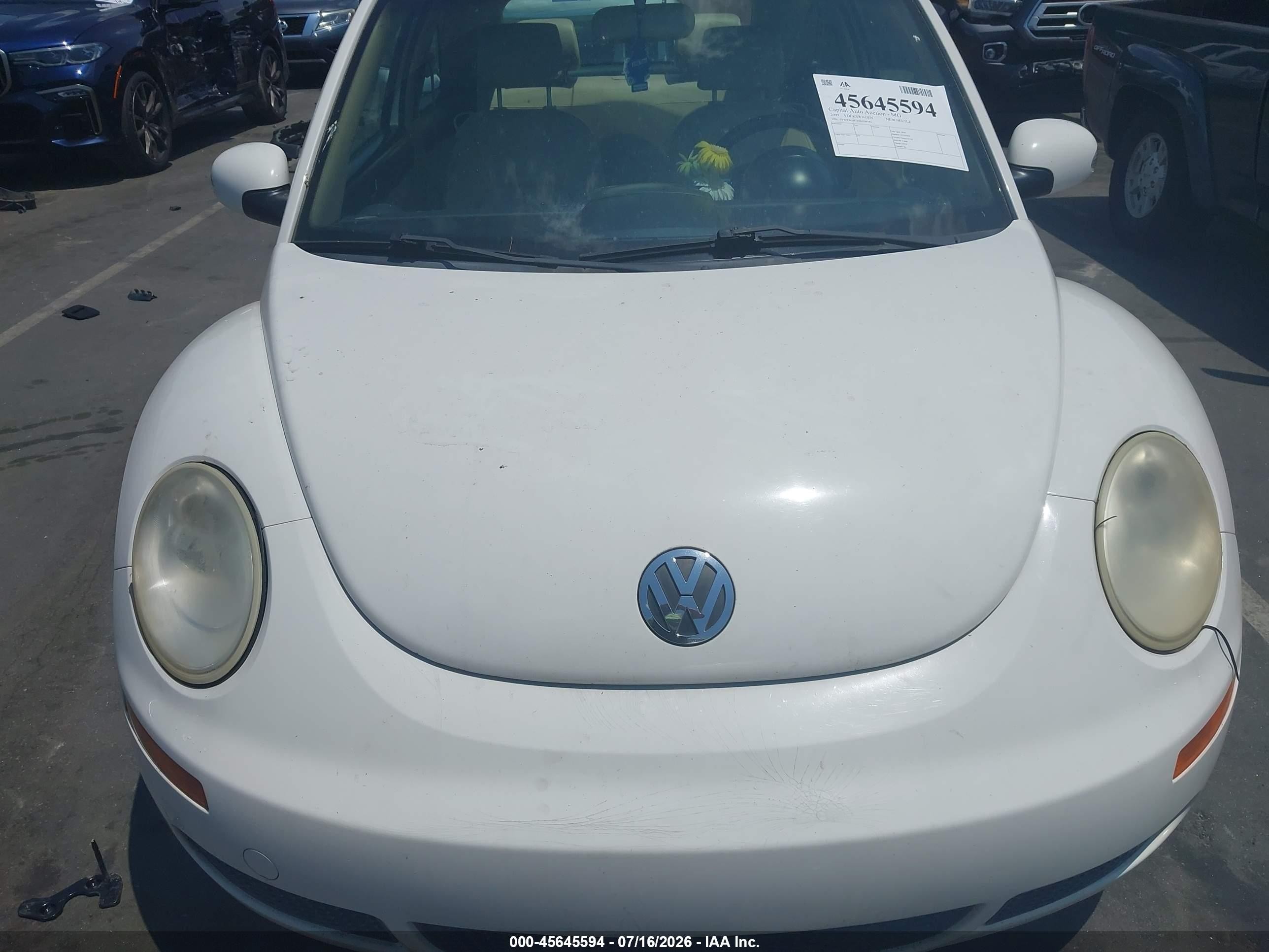 2009 Volkswagen New Beetle 2.5l White vin: 3VWRW31CX9M509343