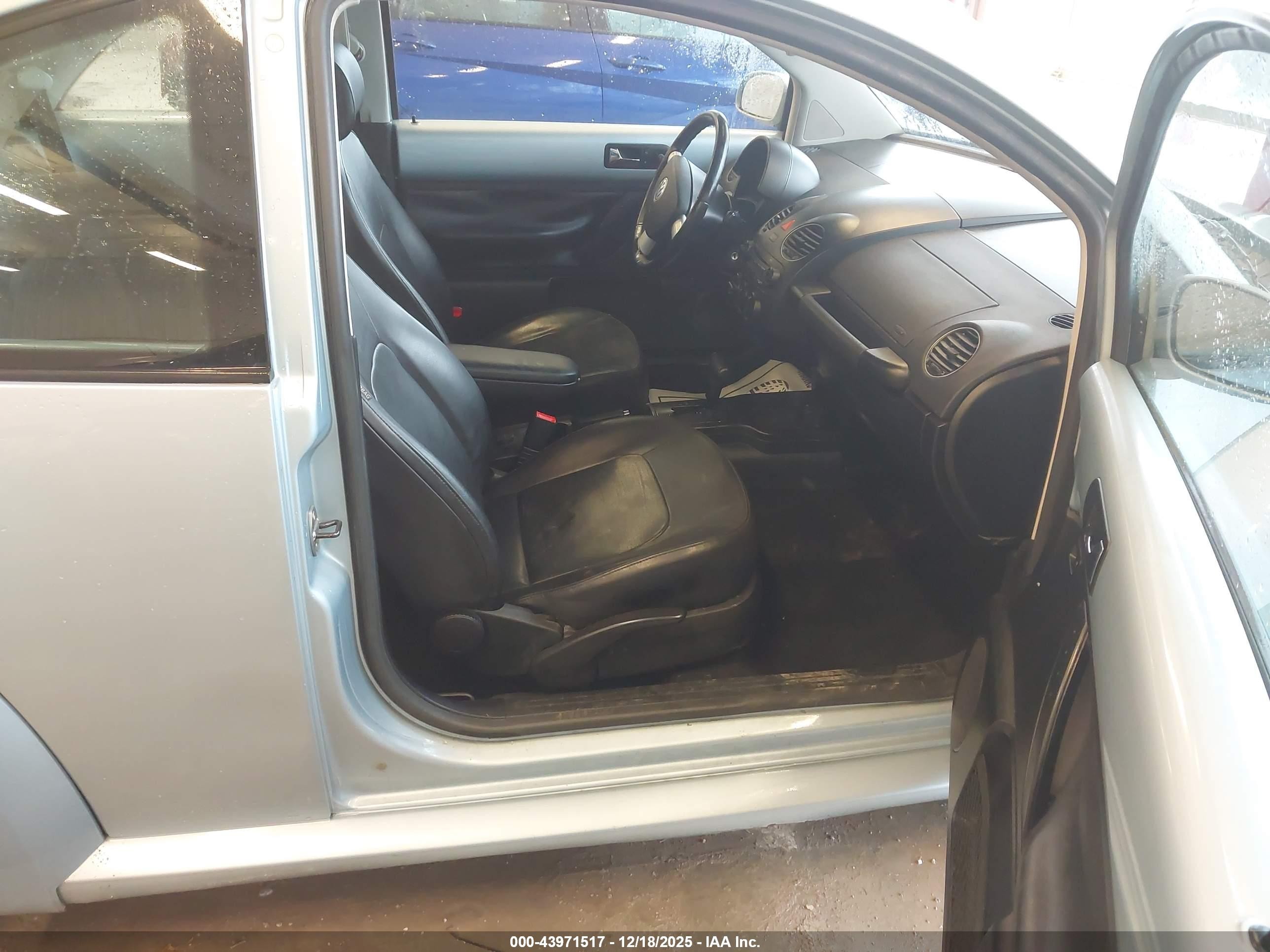 2010 Volkswagen New Beetle 2.5l Silver vin: 3VWRW3AG2AM006820
