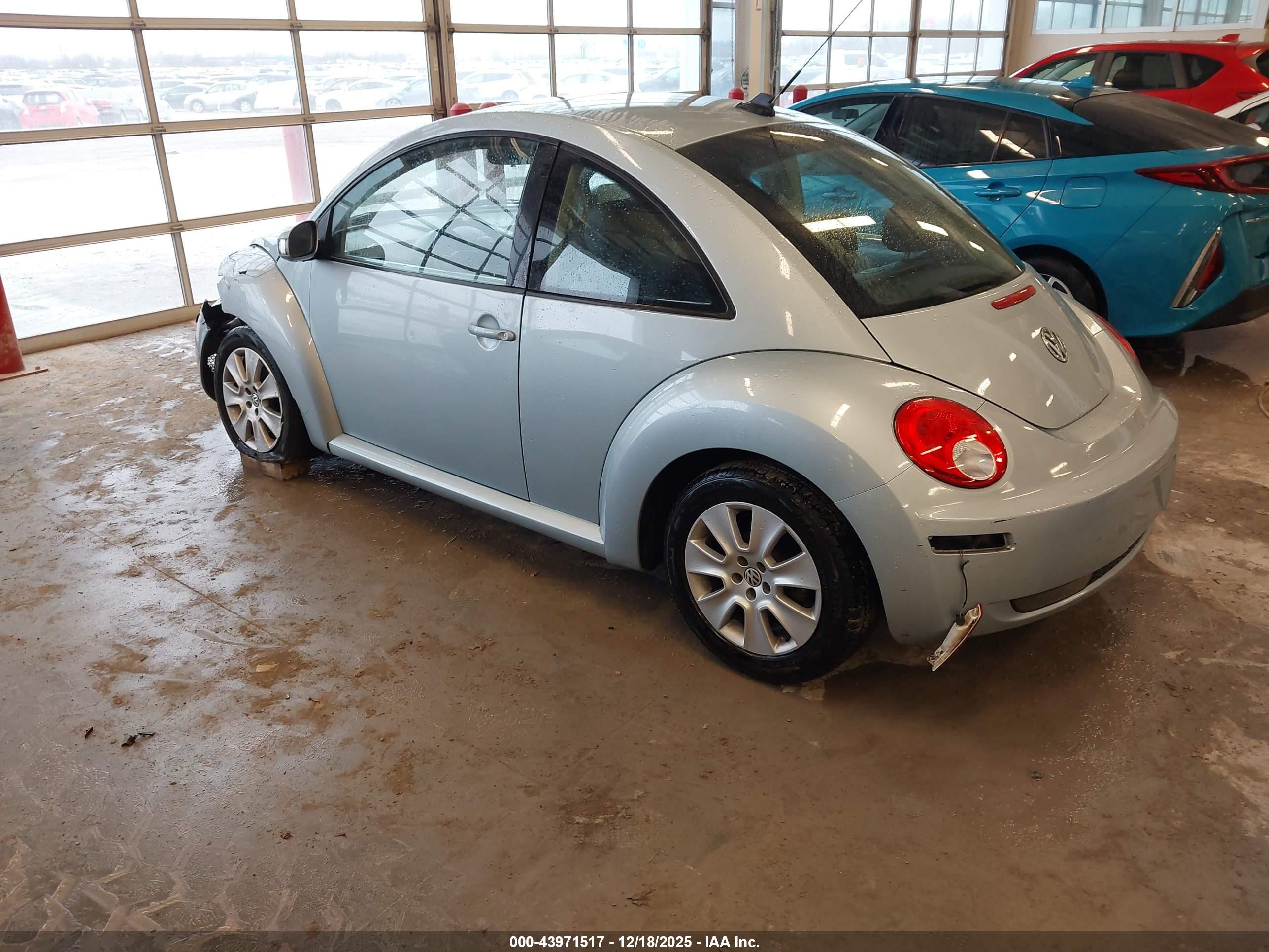 2010 Volkswagen New Beetle 2.5l Silver vin: 3VWRW3AG2AM006820